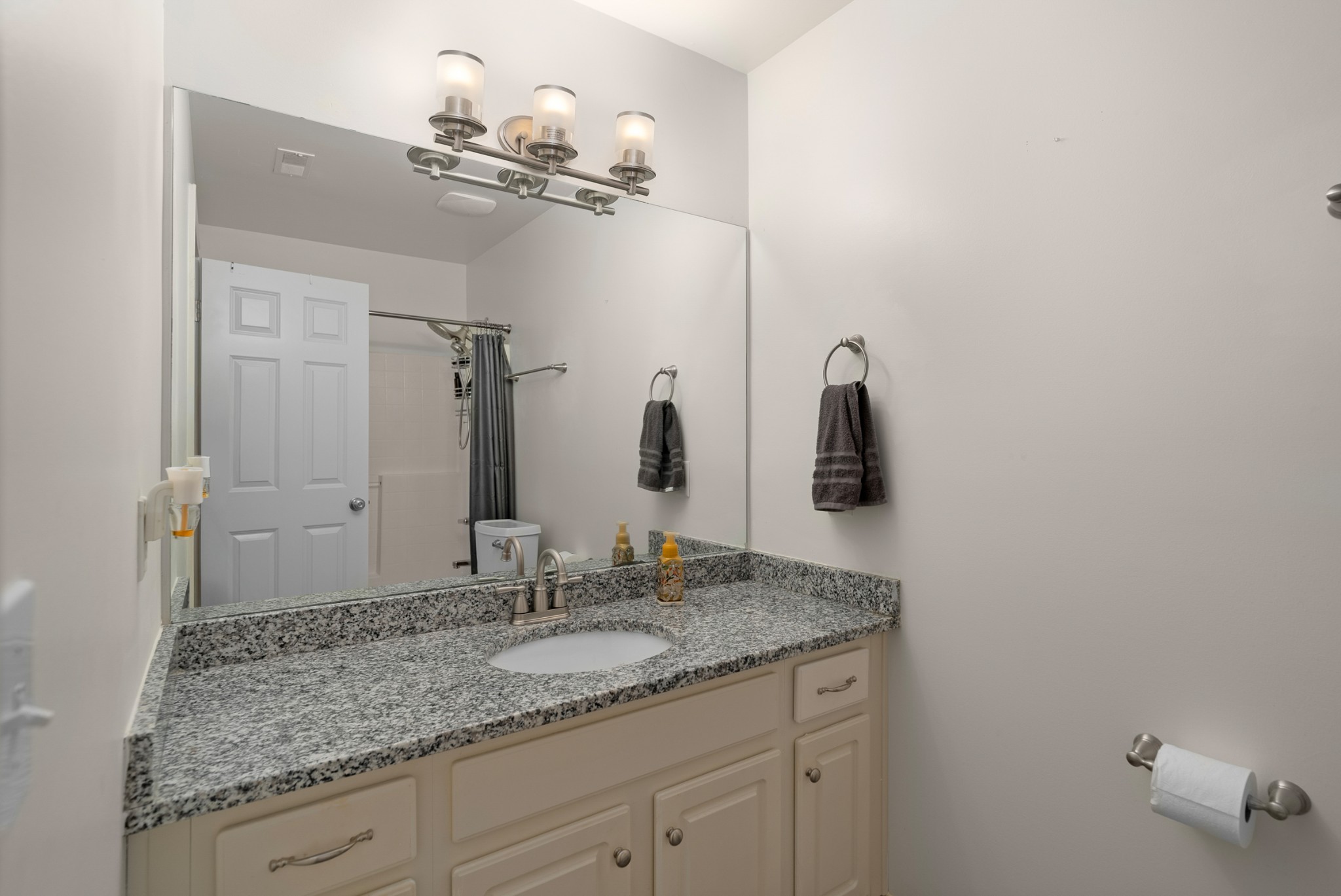 7717 Sawyer Brown Rd Unit: A