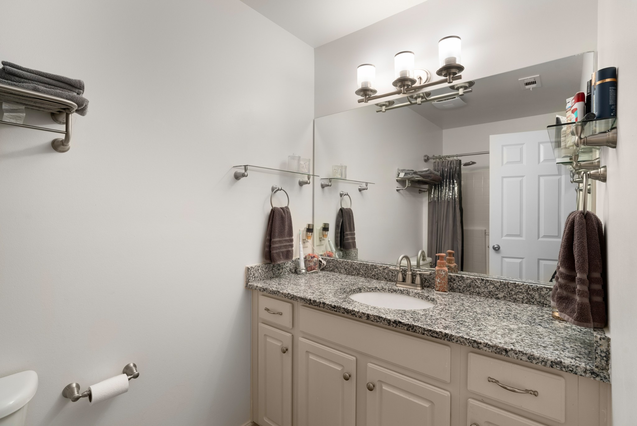 7717 Sawyer Brown Rd Unit: A