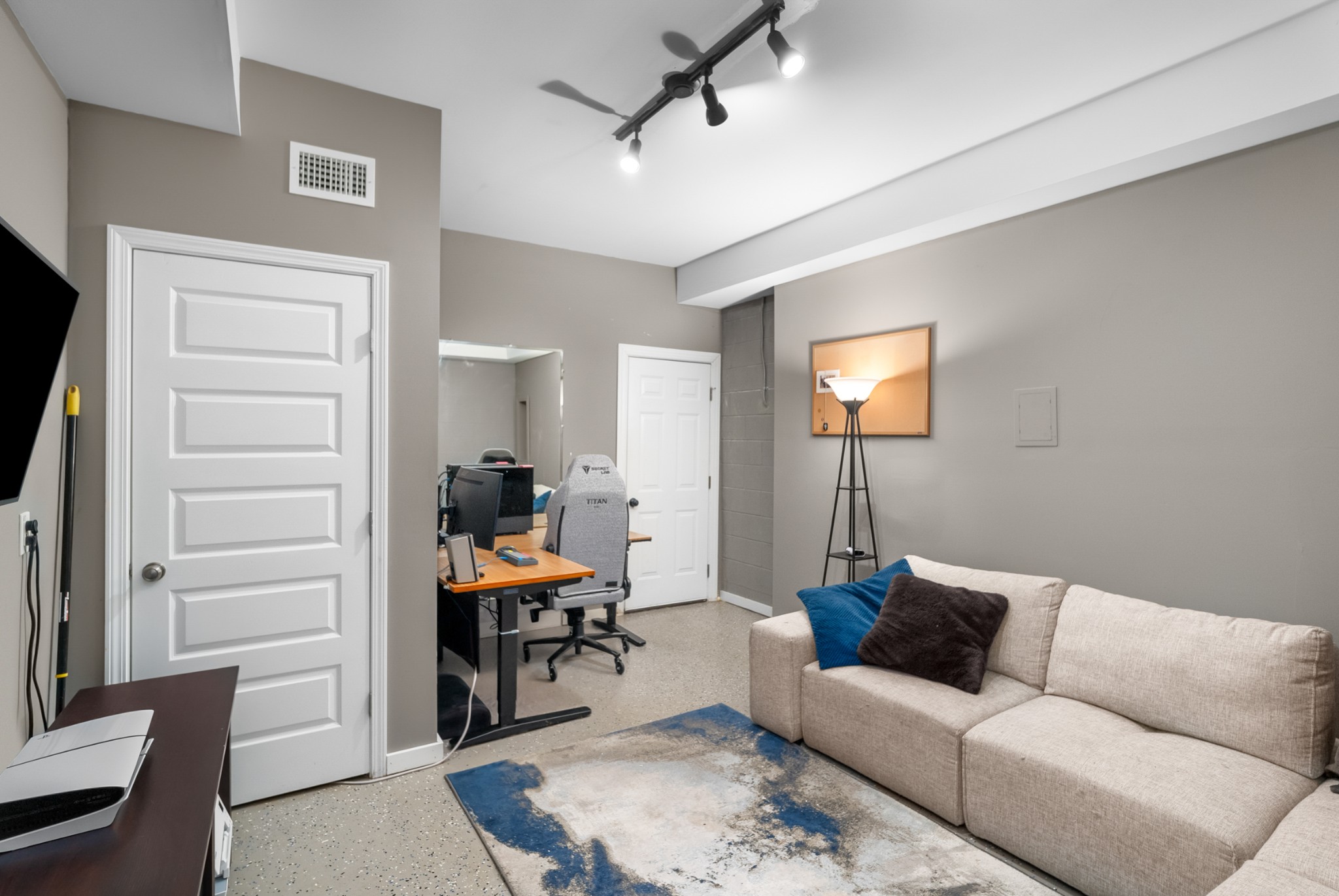 7717 Sawyer Brown Rd Unit: A