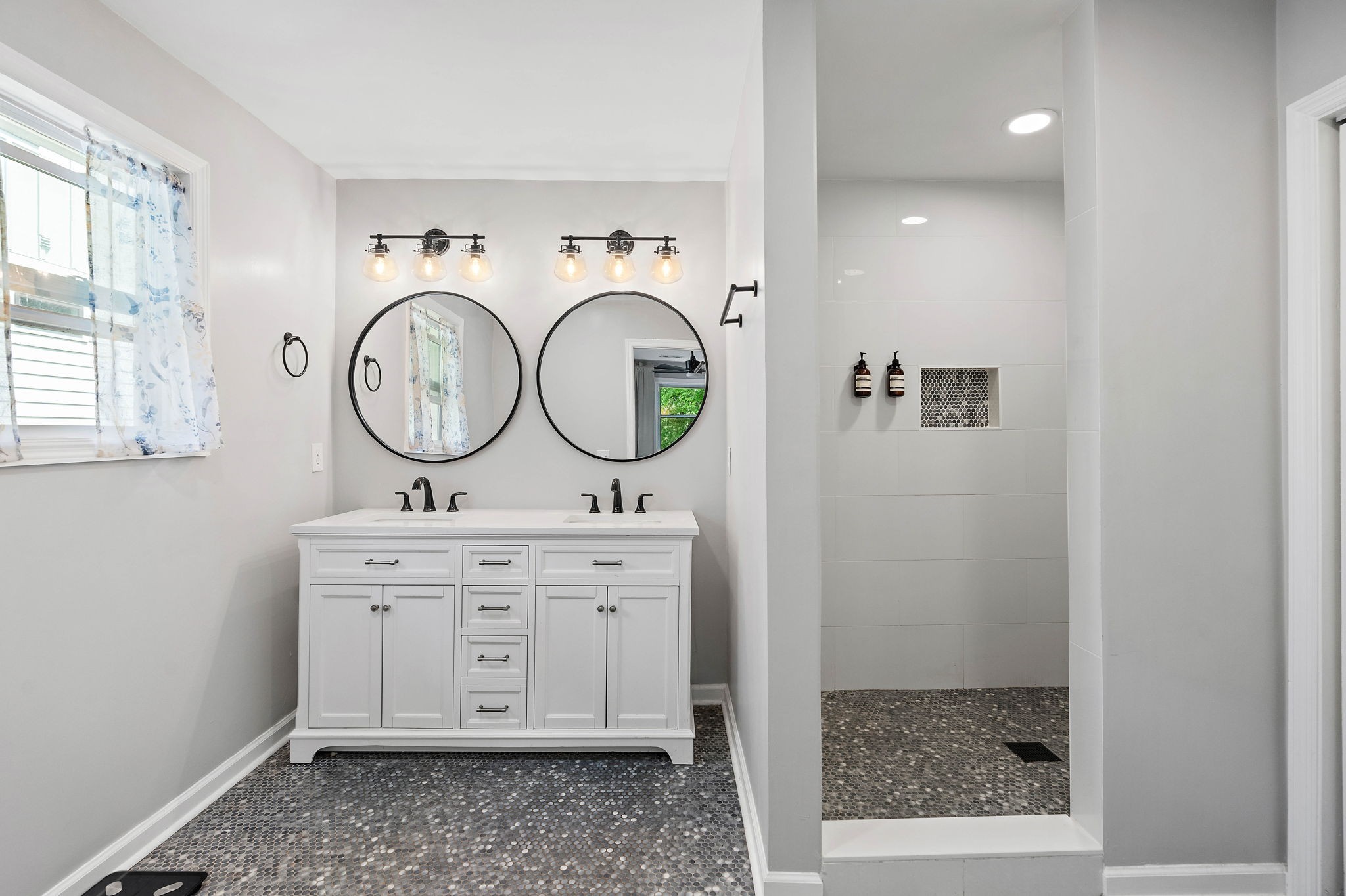 1725 Roger Ave Unit: A
