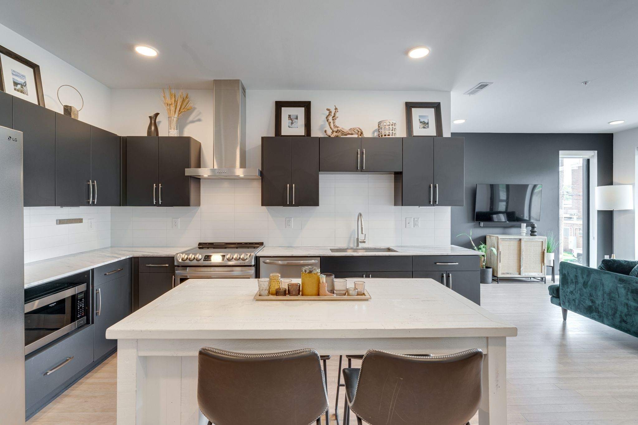 806 Olympic St Unit: 201