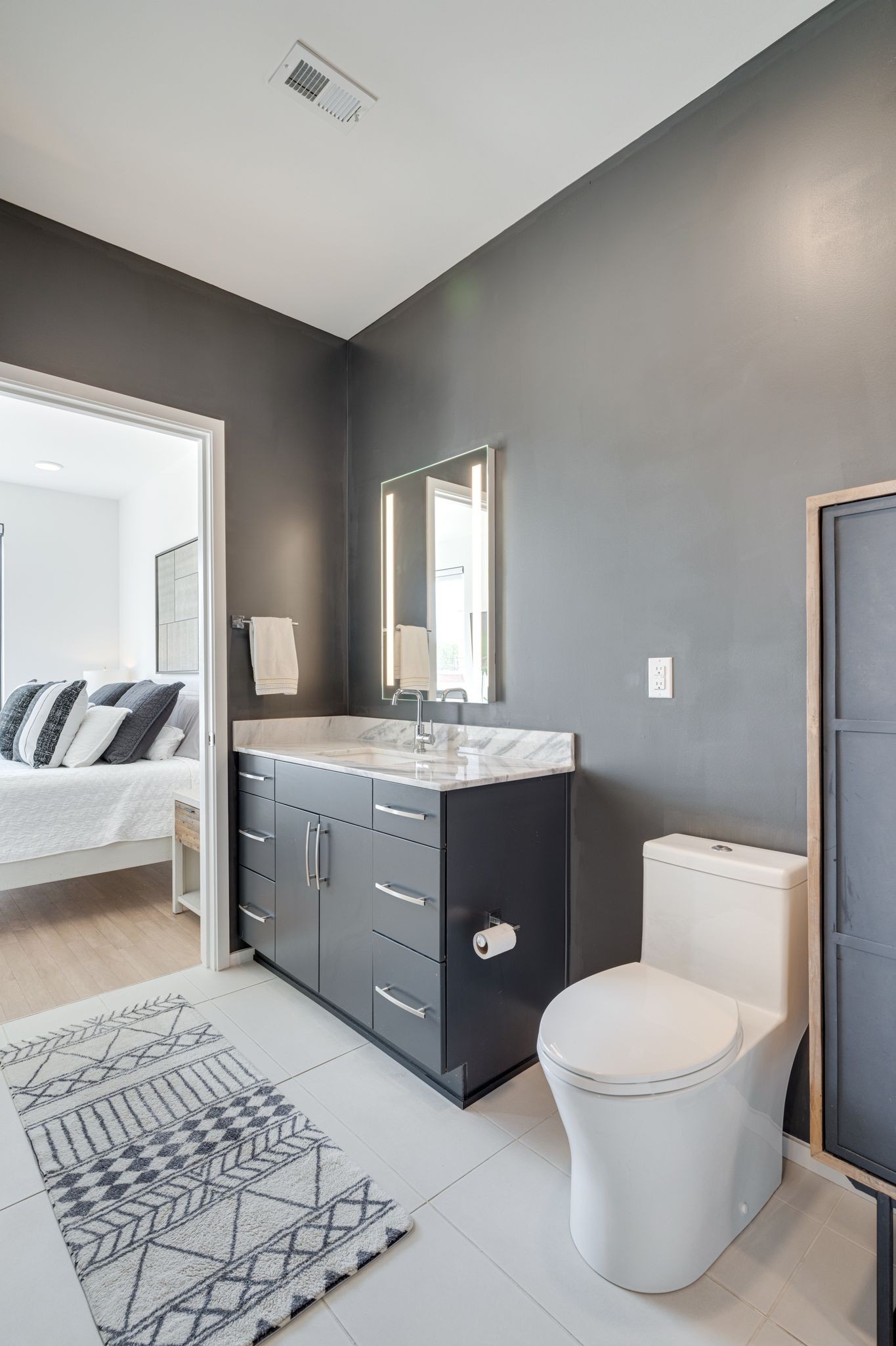 806 Olympic St Unit: 201