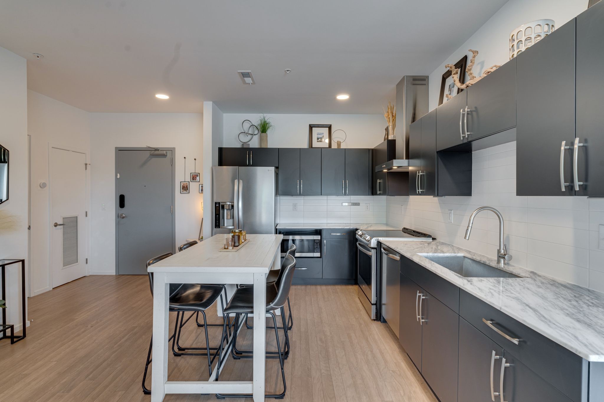 806 Olympic St Unit: 201