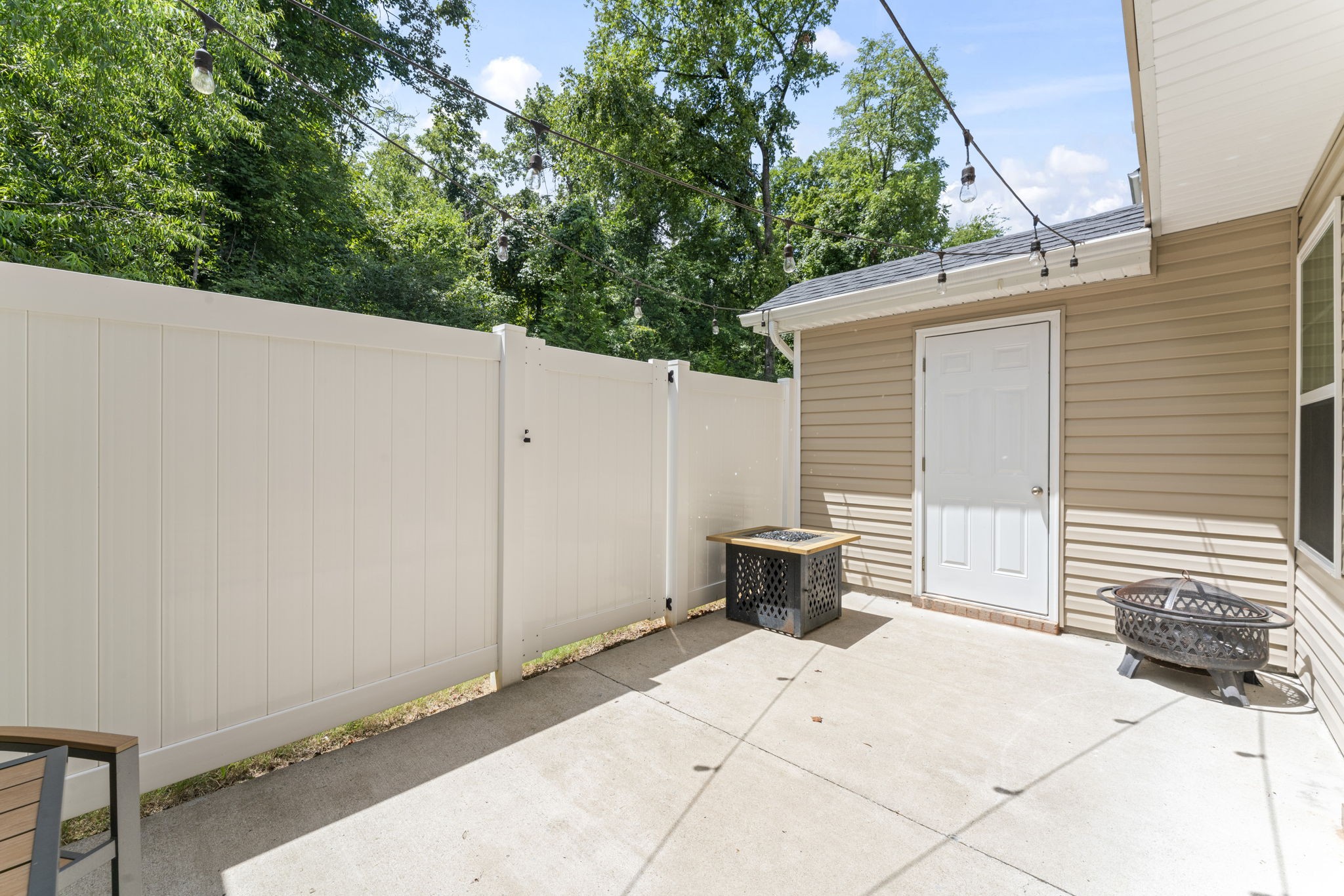 3509 Nightshade Dr