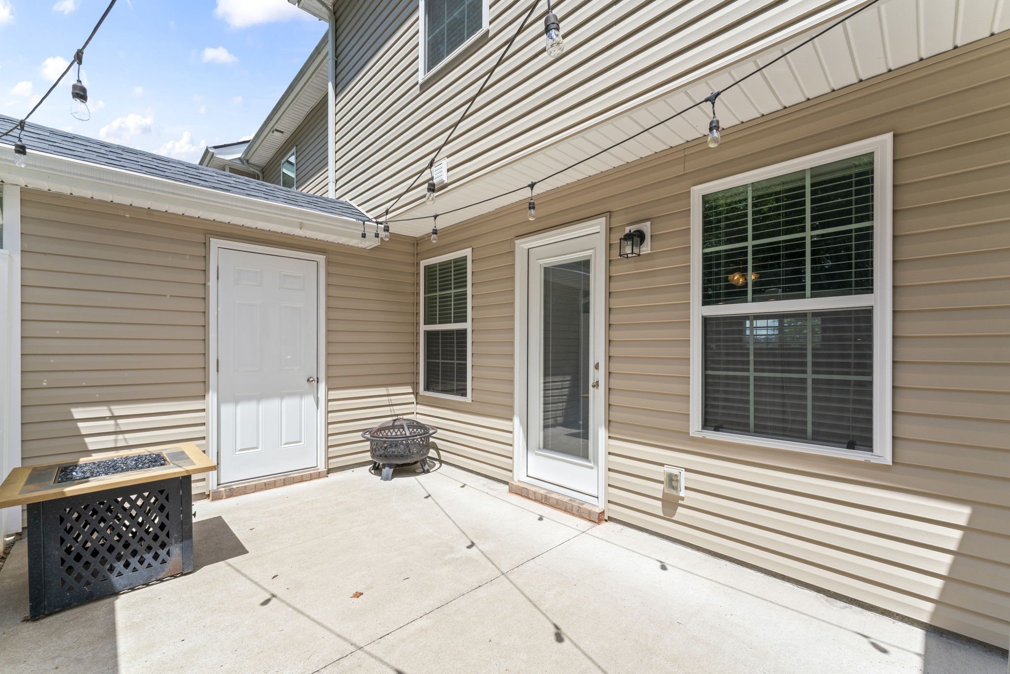 3509 Nightshade Dr