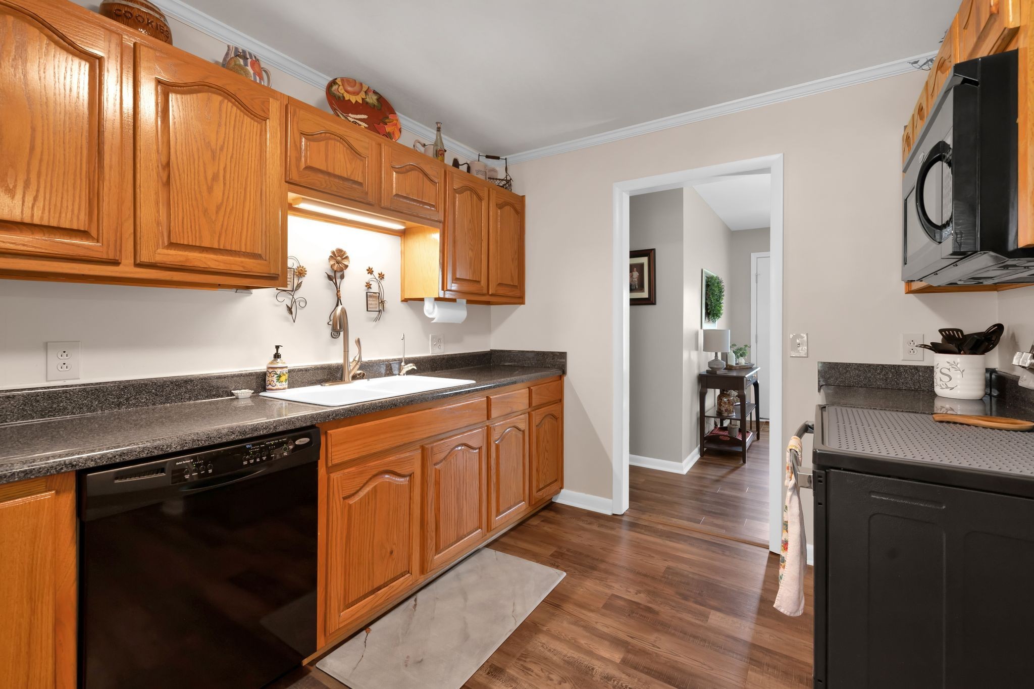 316 W Hutchinson Dr