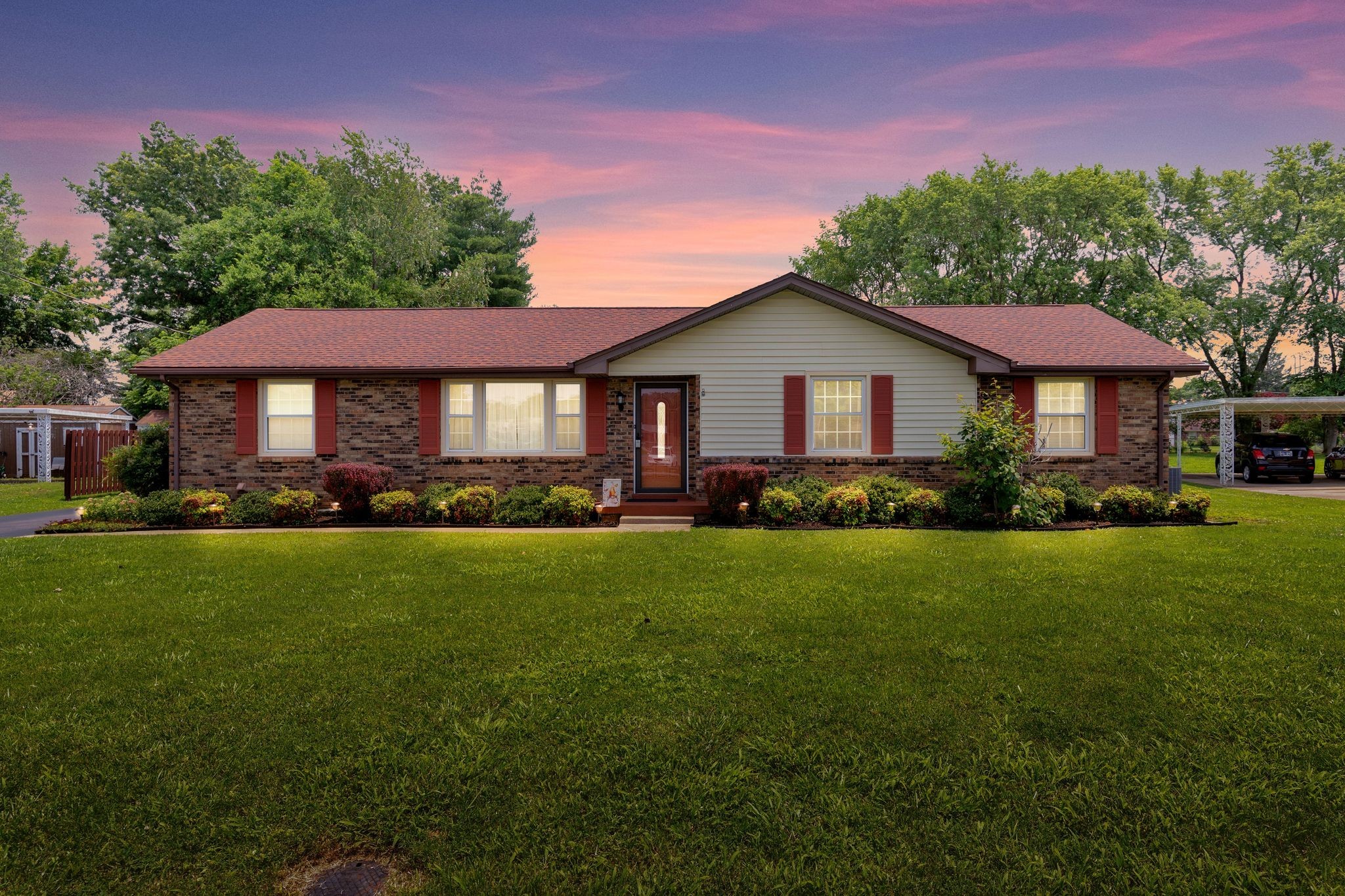 316 W Hutchinson Dr