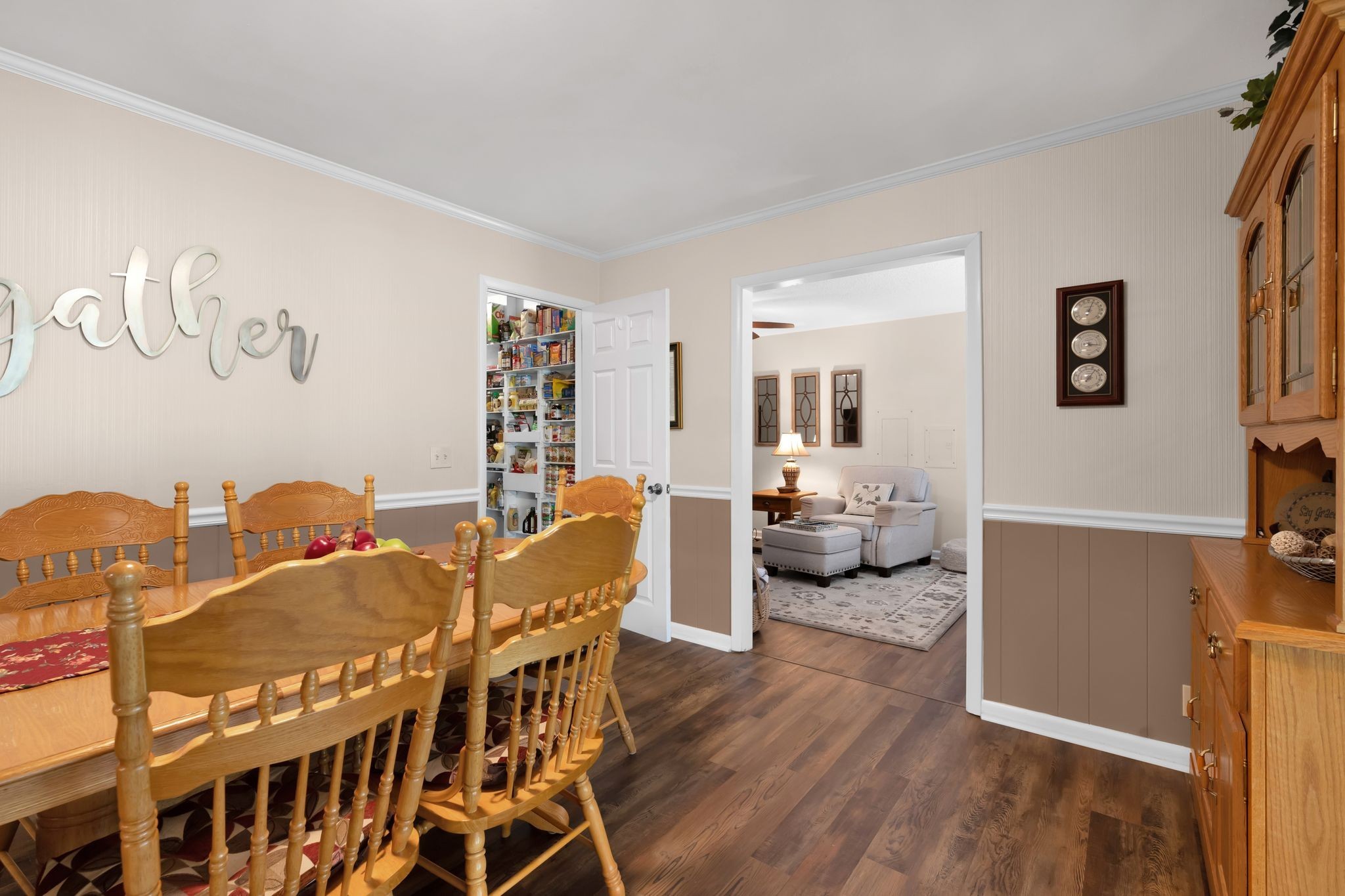 316 W Hutchinson Dr