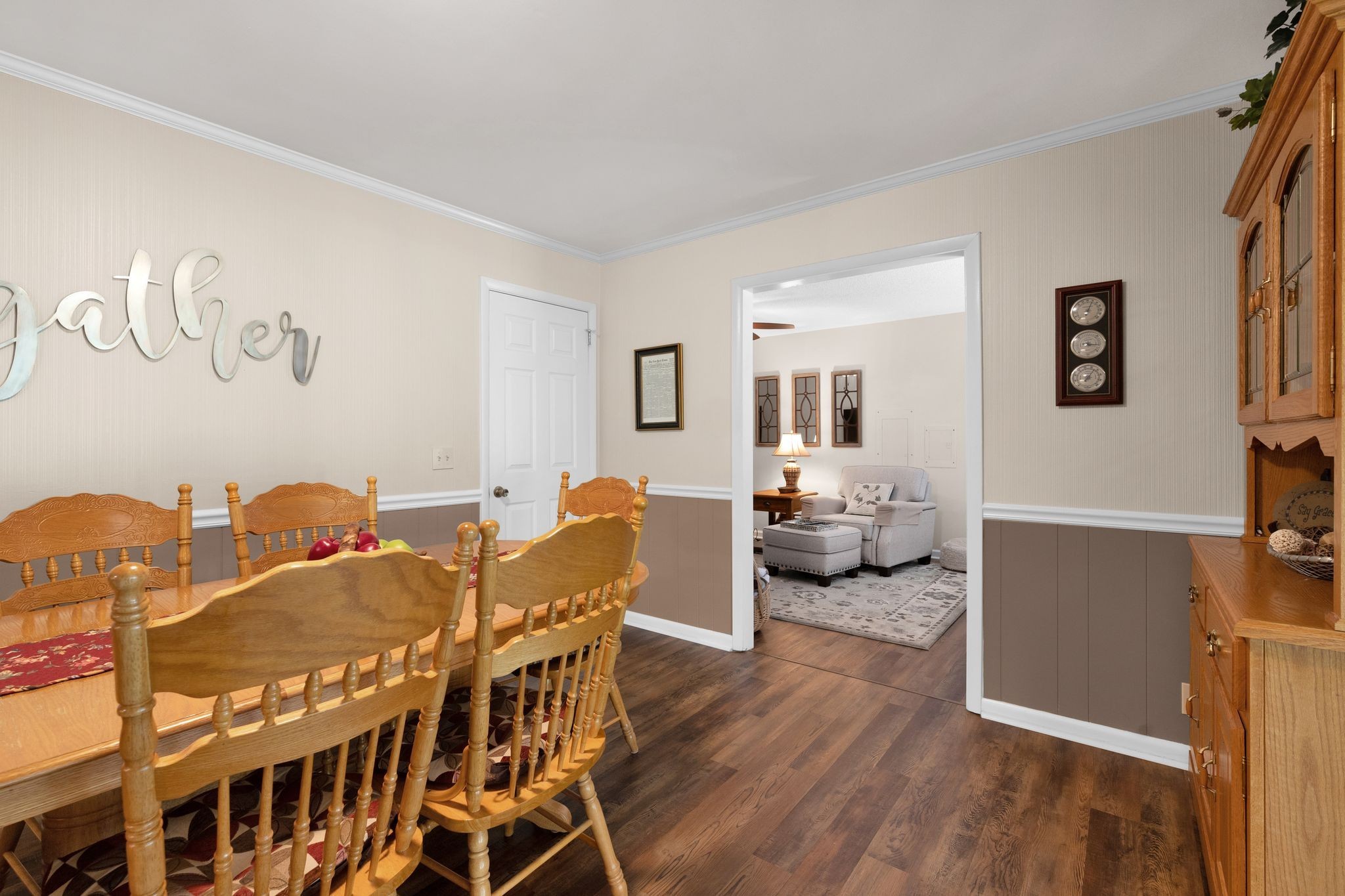 316 W Hutchinson Dr