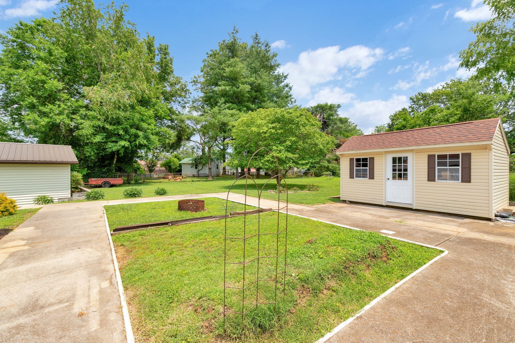 316 W Hutchinson Dr