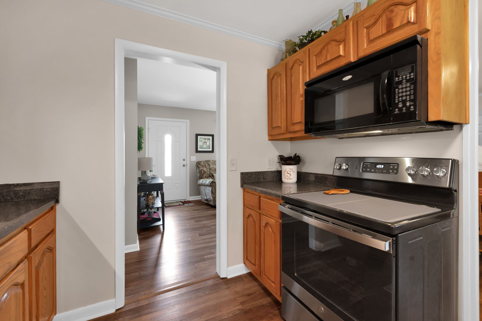 316 W Hutchinson Dr