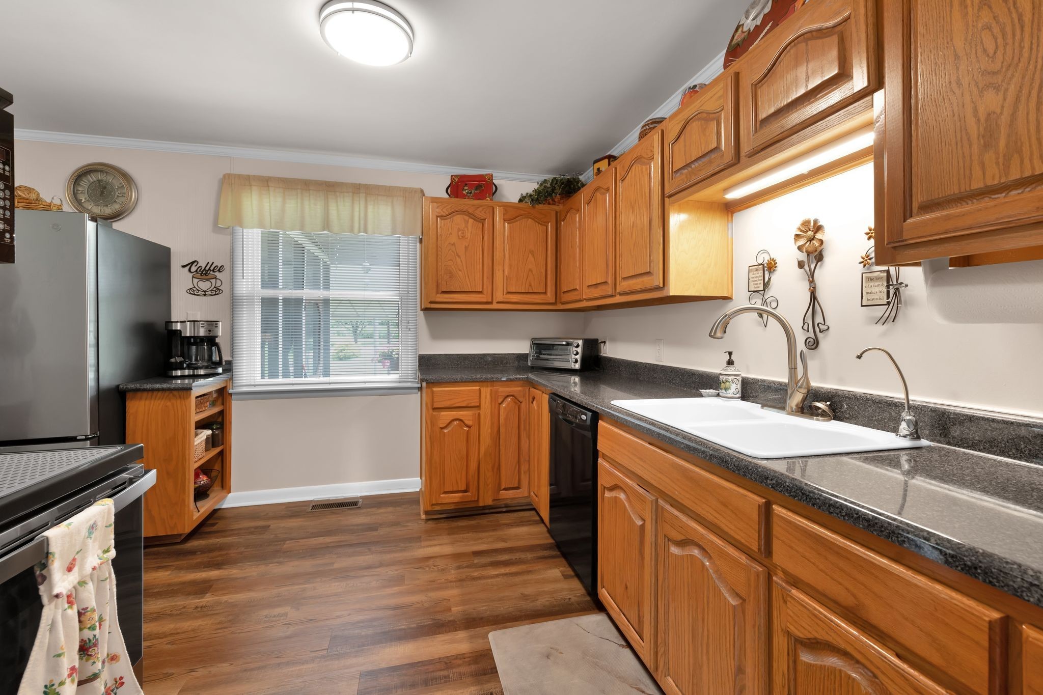 316 W Hutchinson Dr