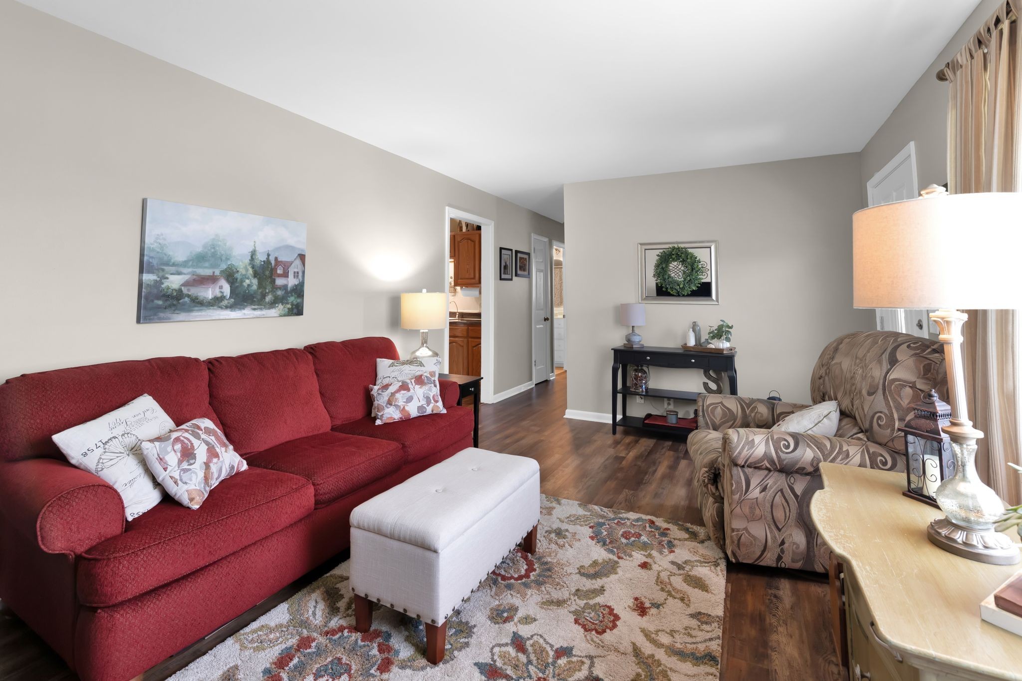 316 W Hutchinson Dr