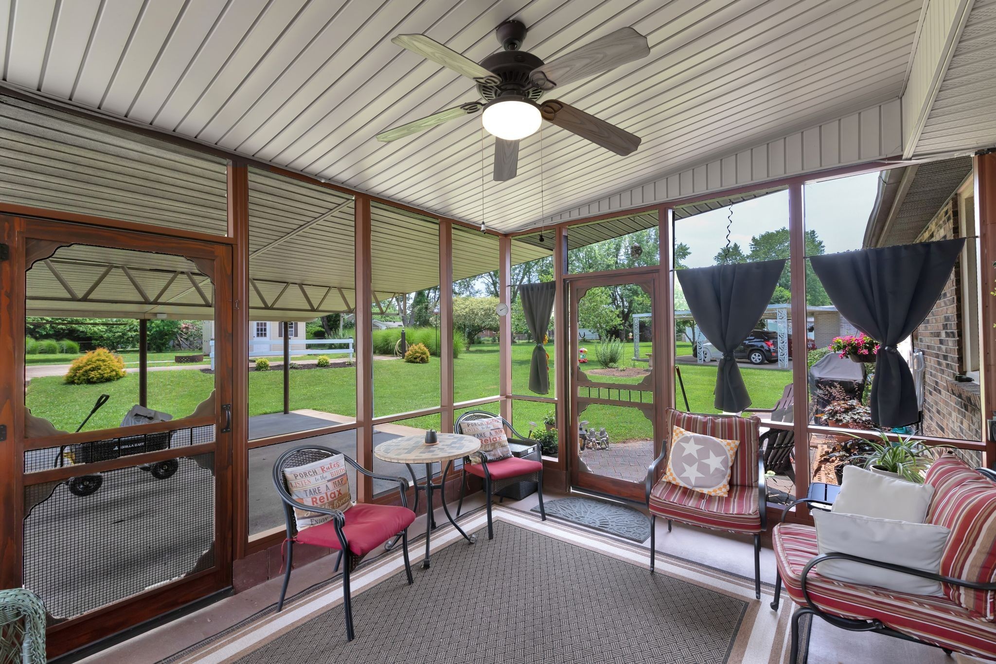 316 W Hutchinson Dr