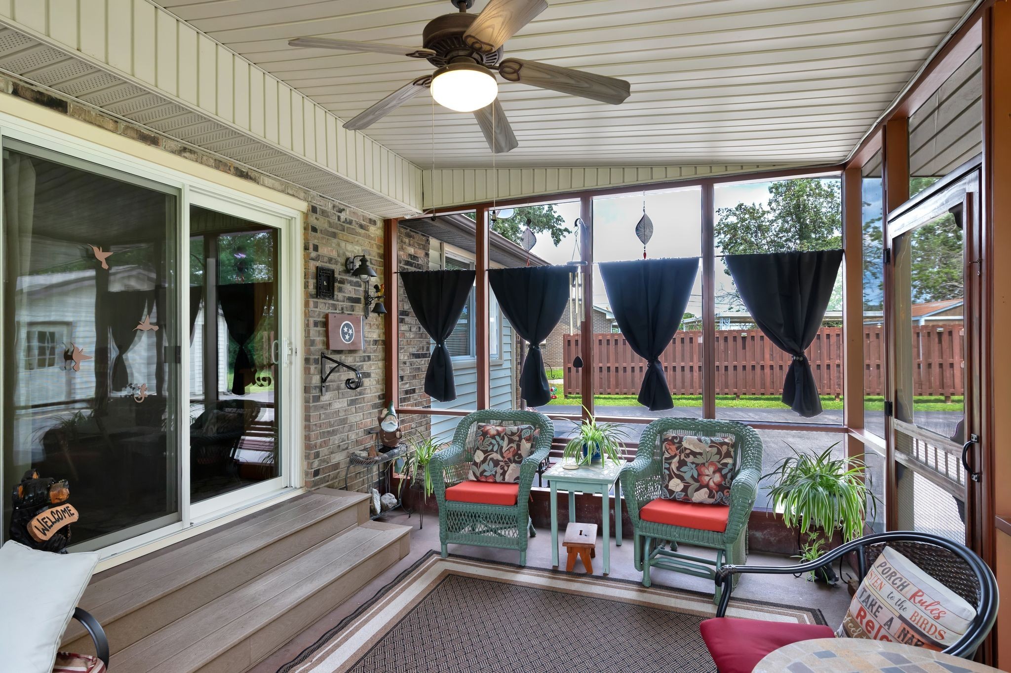 316 W Hutchinson Dr