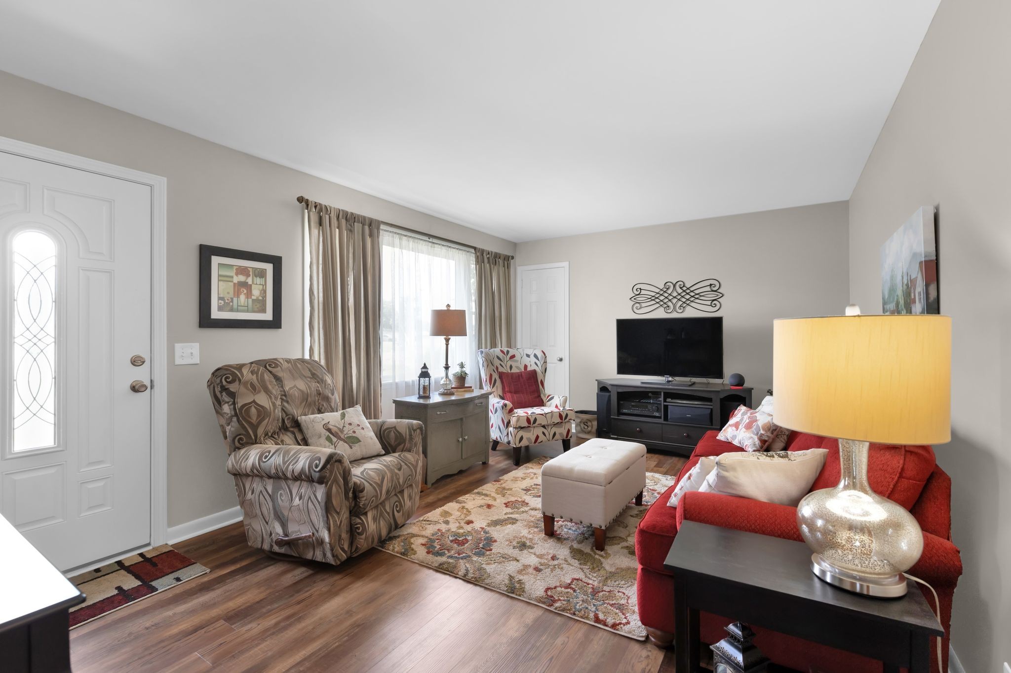 316 W Hutchinson Dr