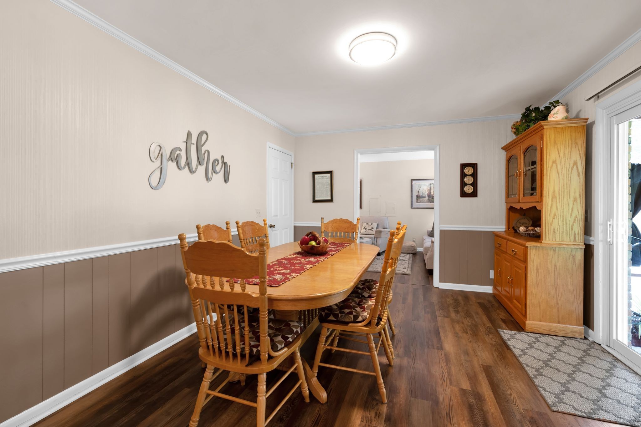 316 W Hutchinson Dr