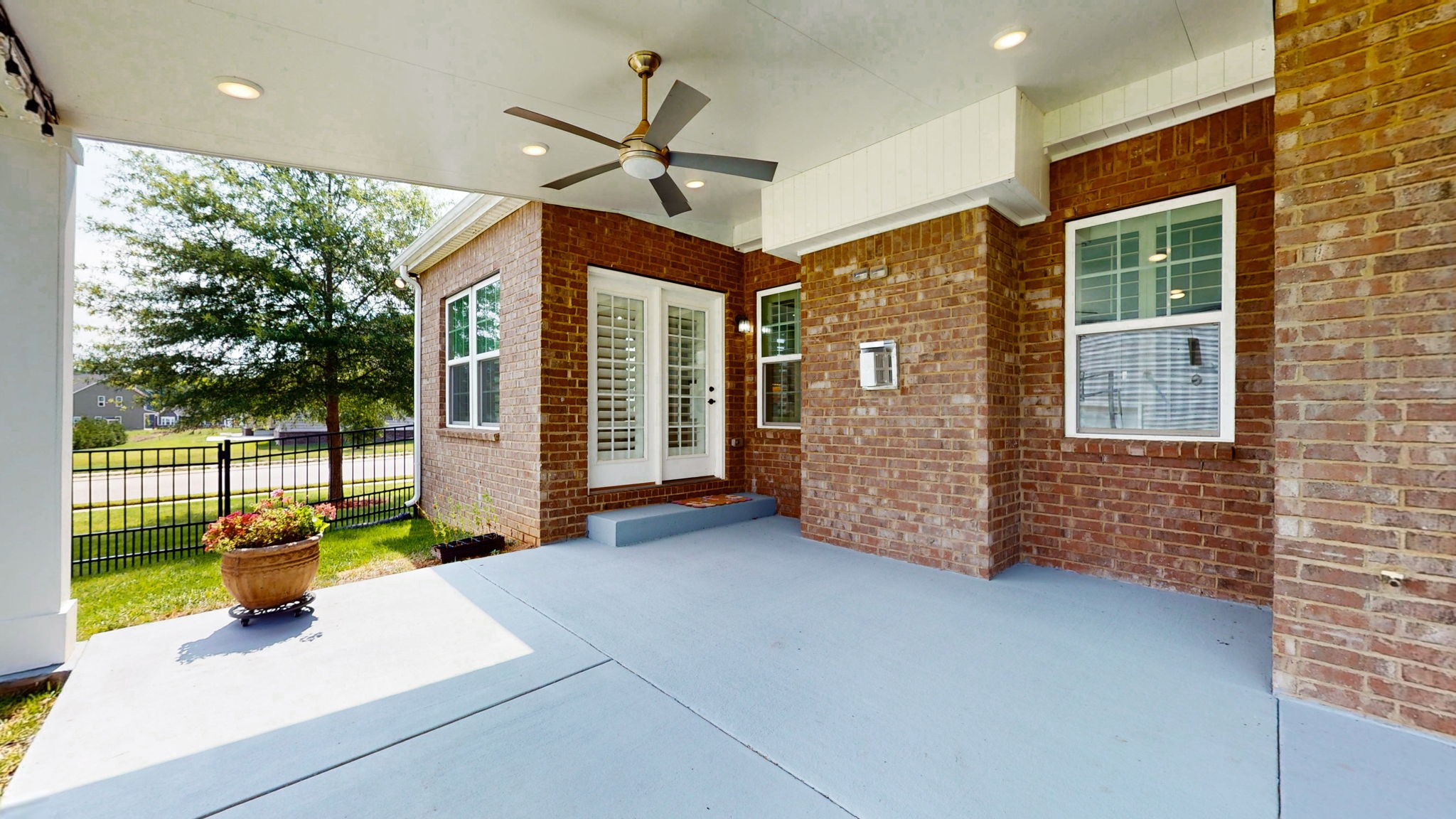 1607 Oak Dr