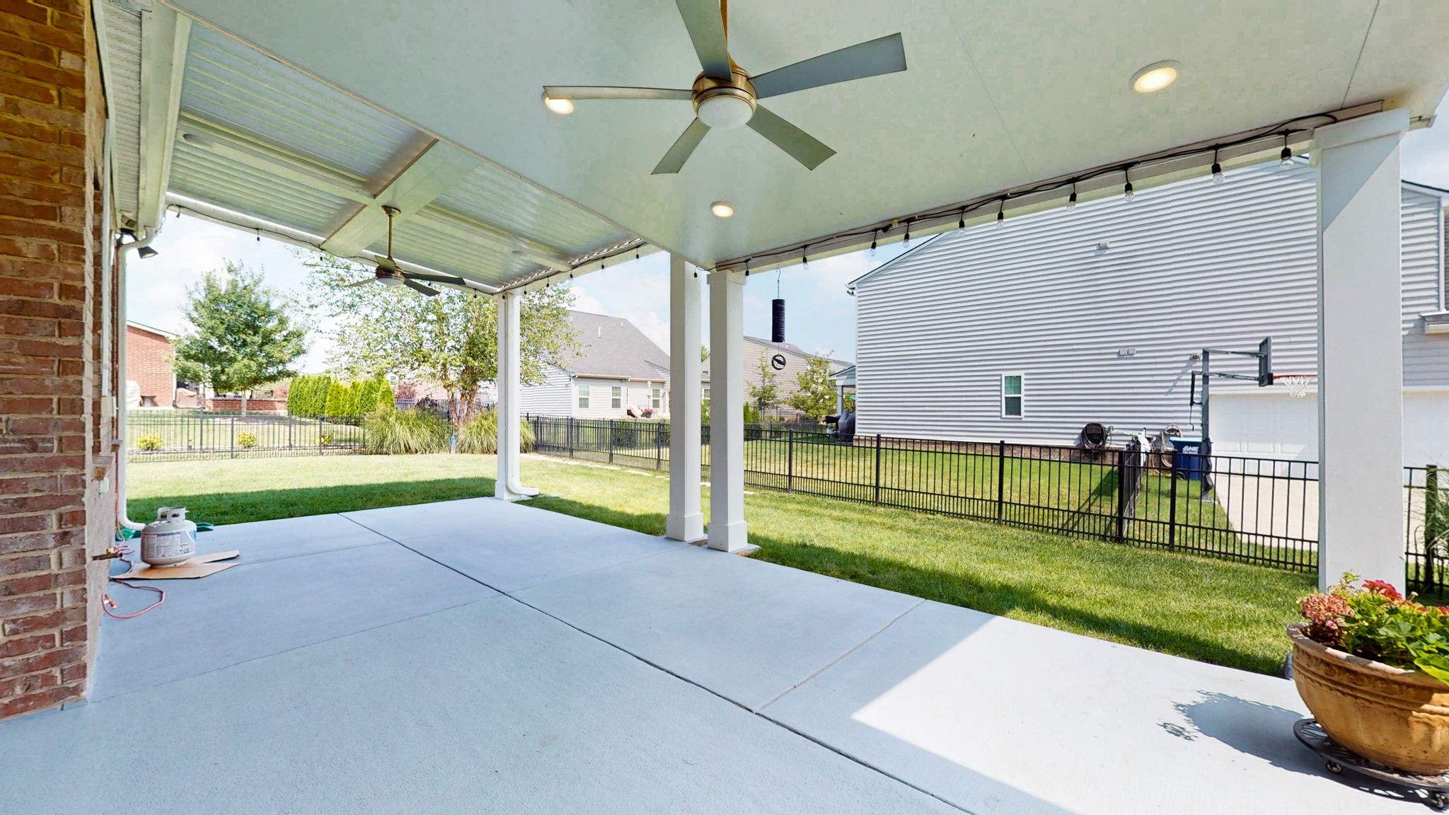 1607 Oak Dr
