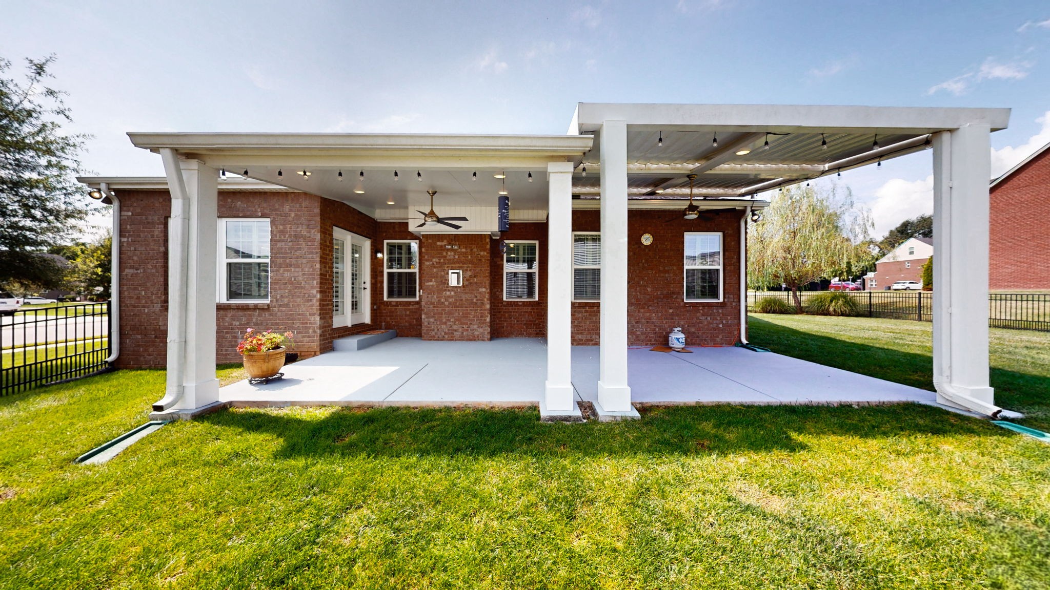 1607 Oak Dr