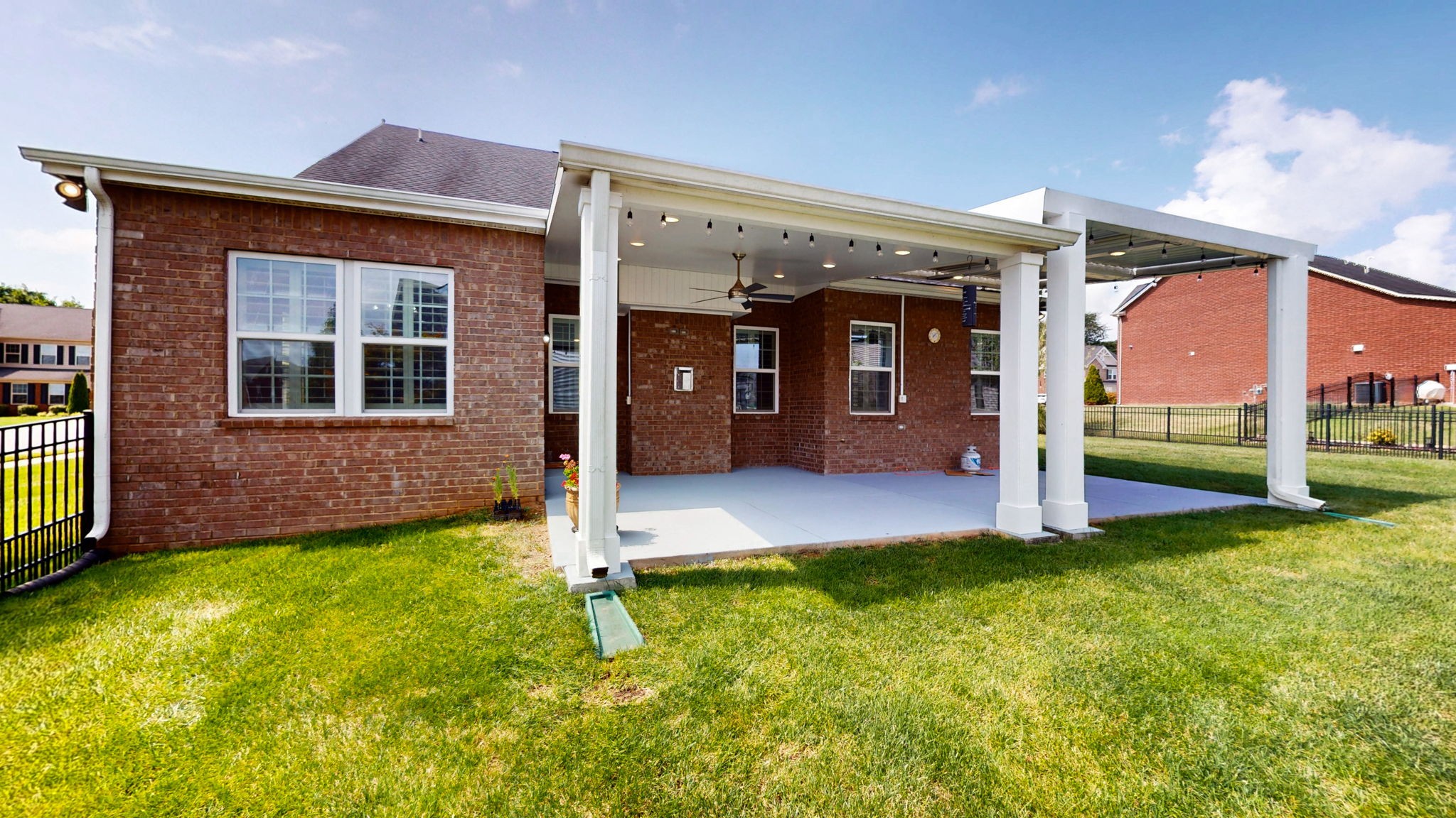 1607 Oak Dr