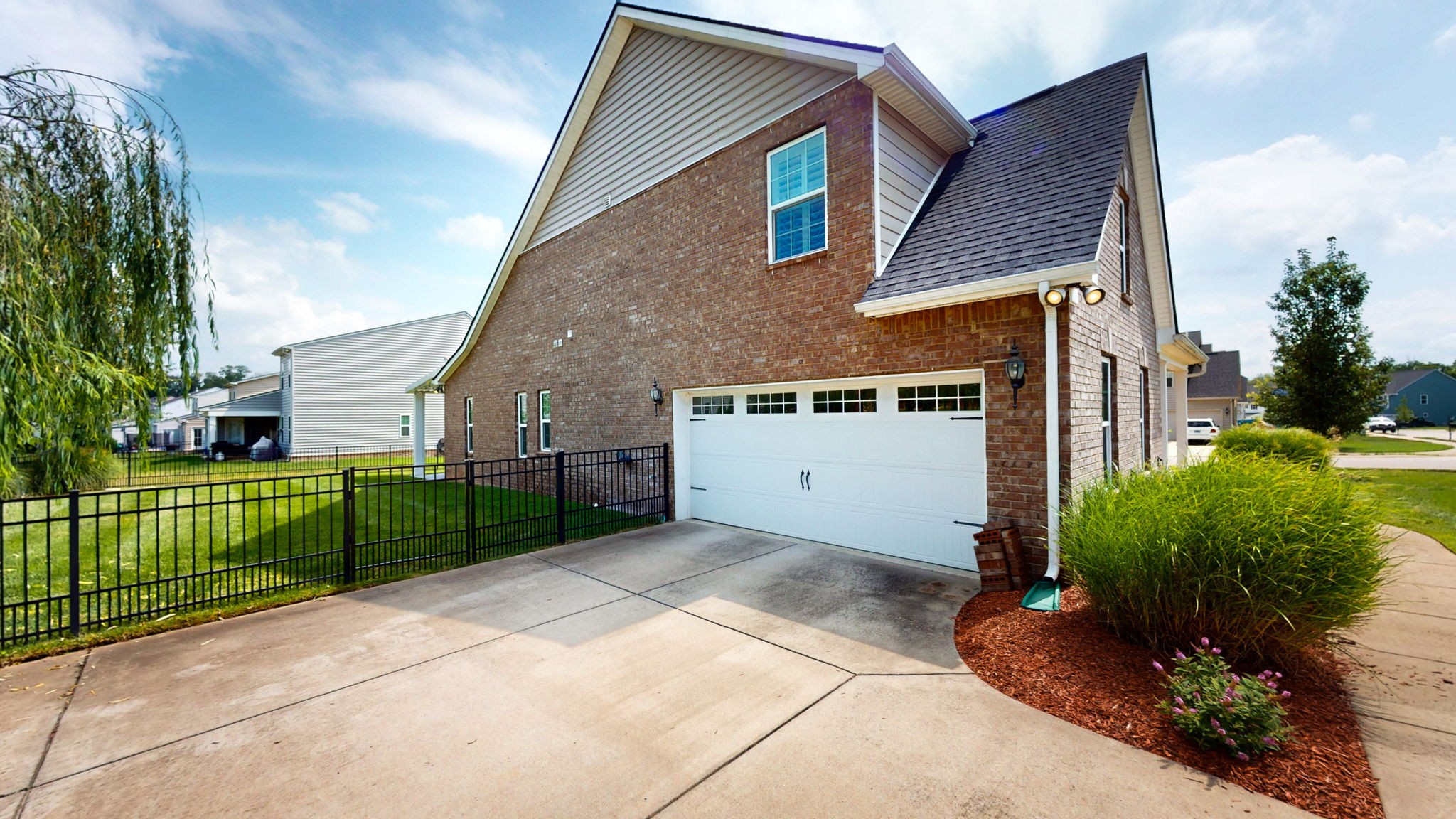 1607 Oak Dr