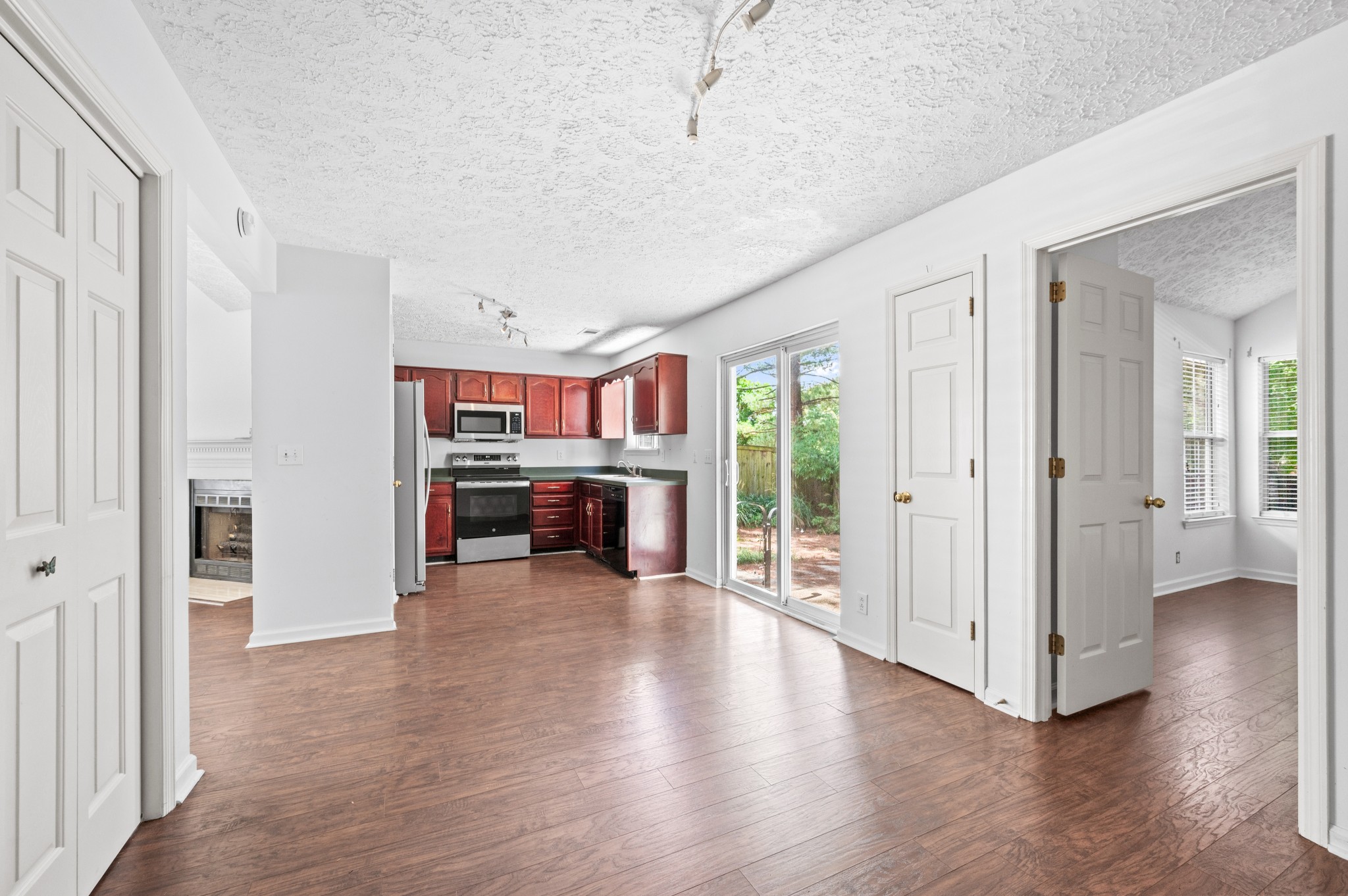 913 Idlewild Ct