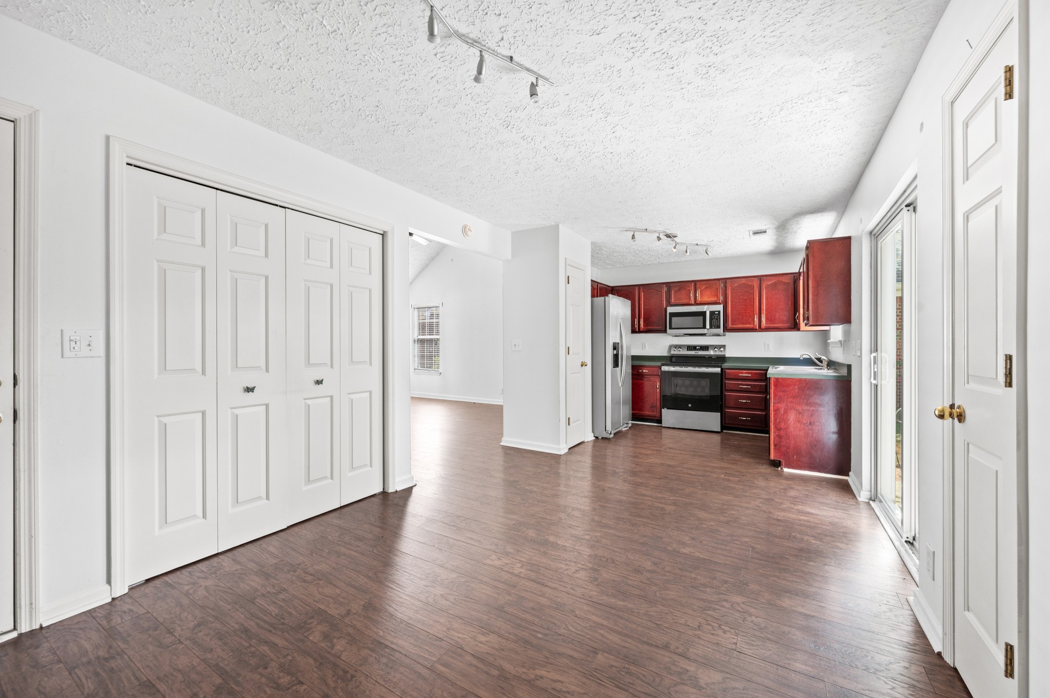 913 Idlewild Ct