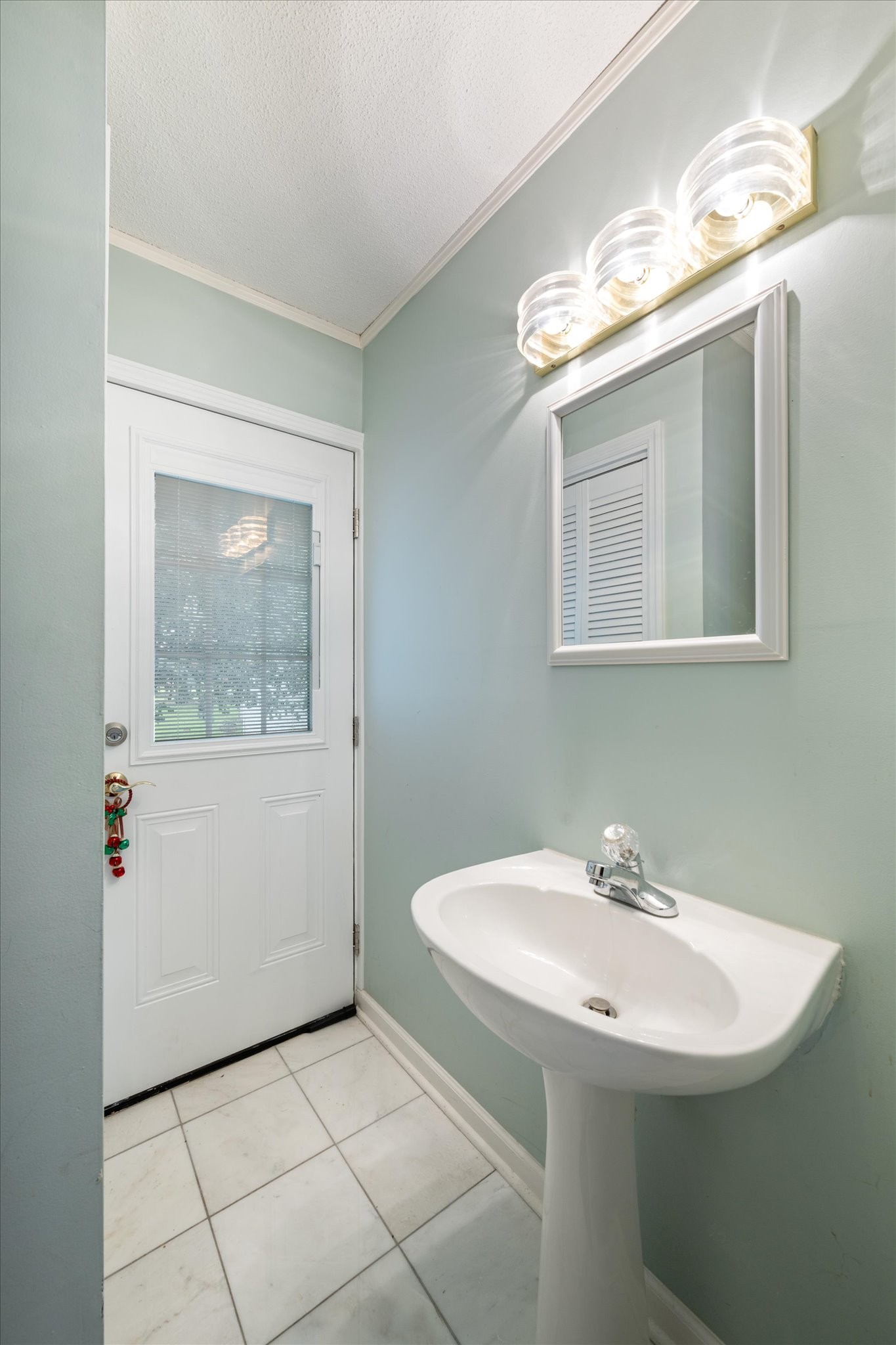 214 Juniper Dr