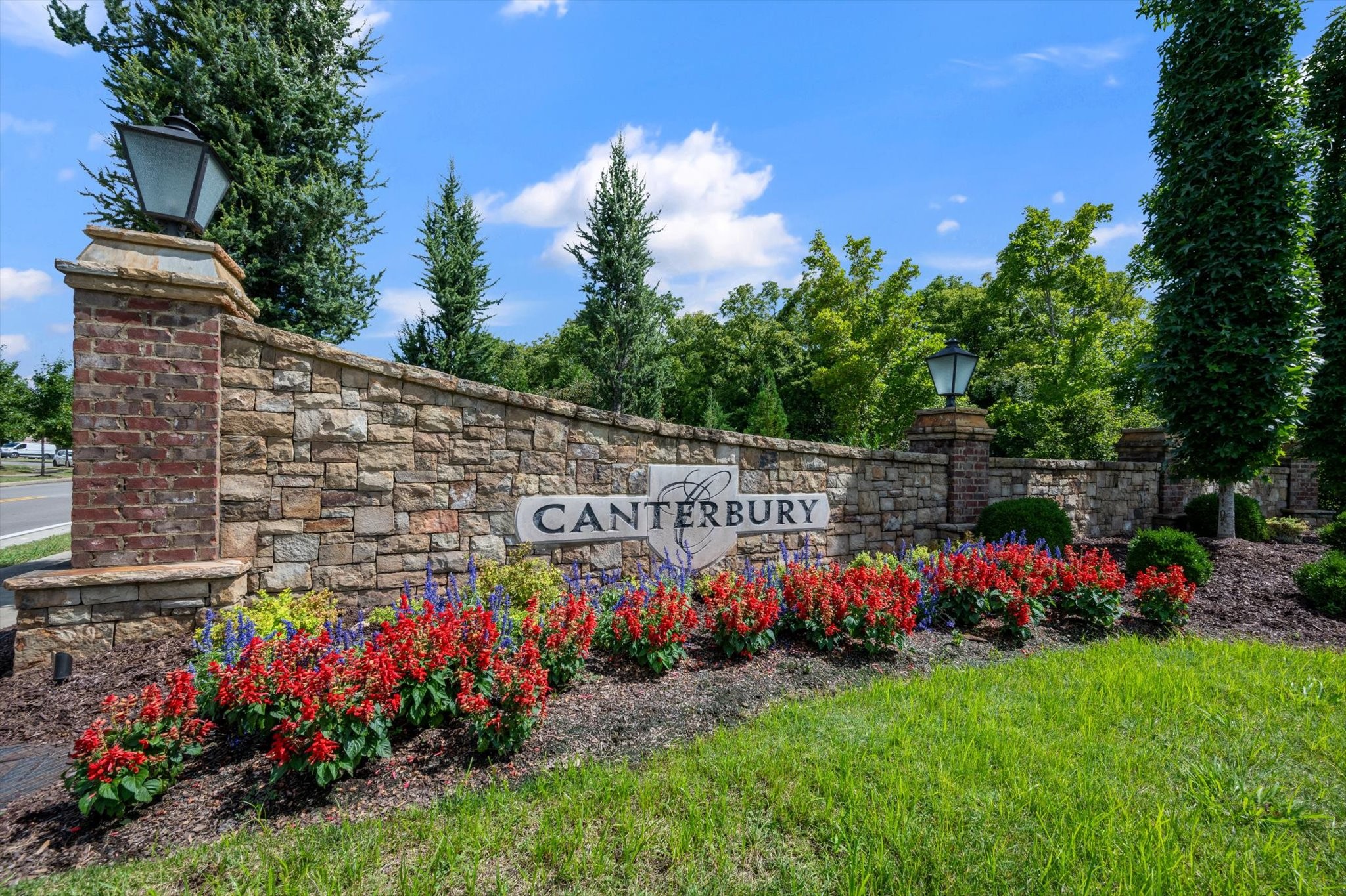 3262 Sassafras Ln