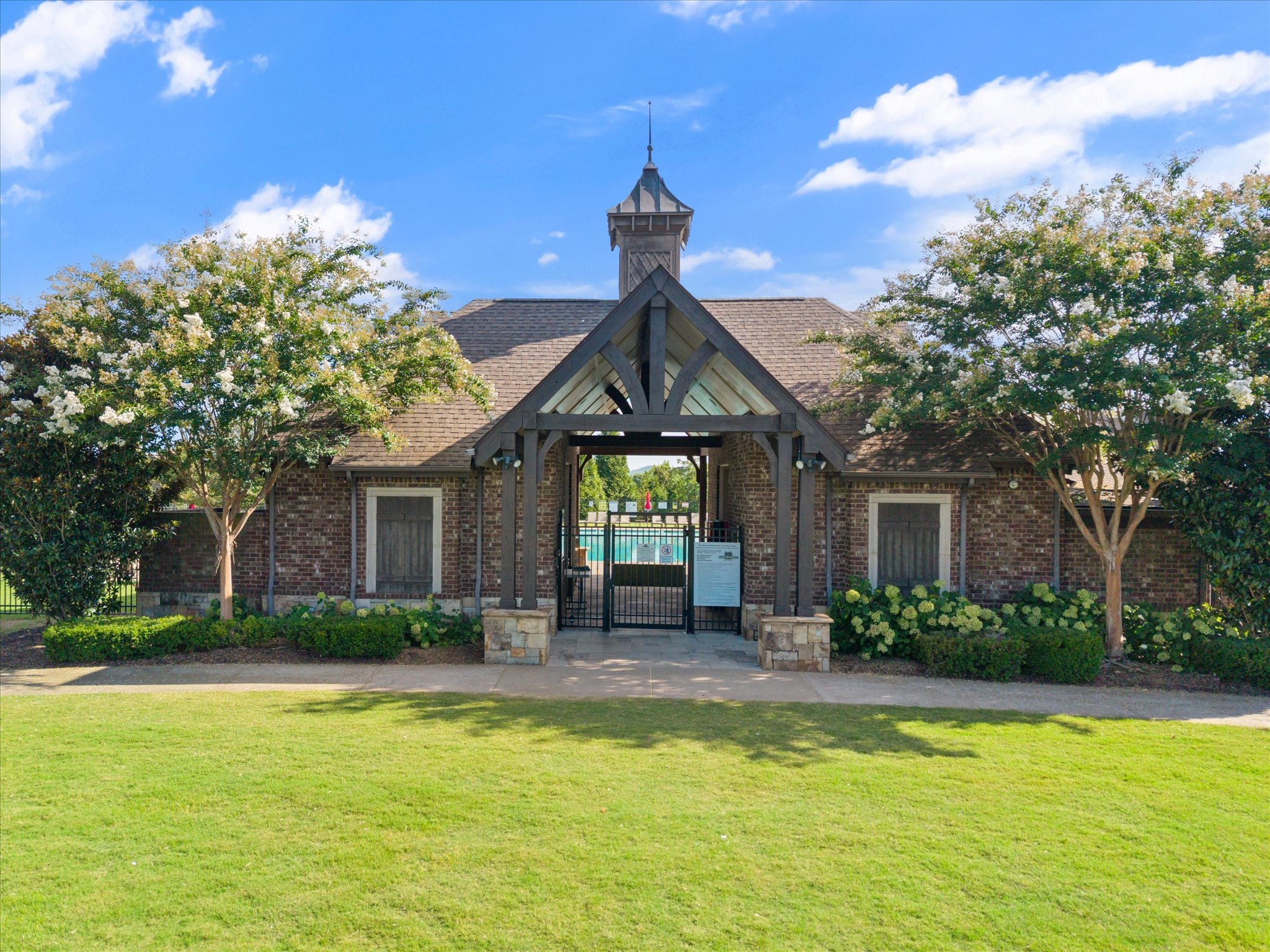 3262 Sassafras Ln
