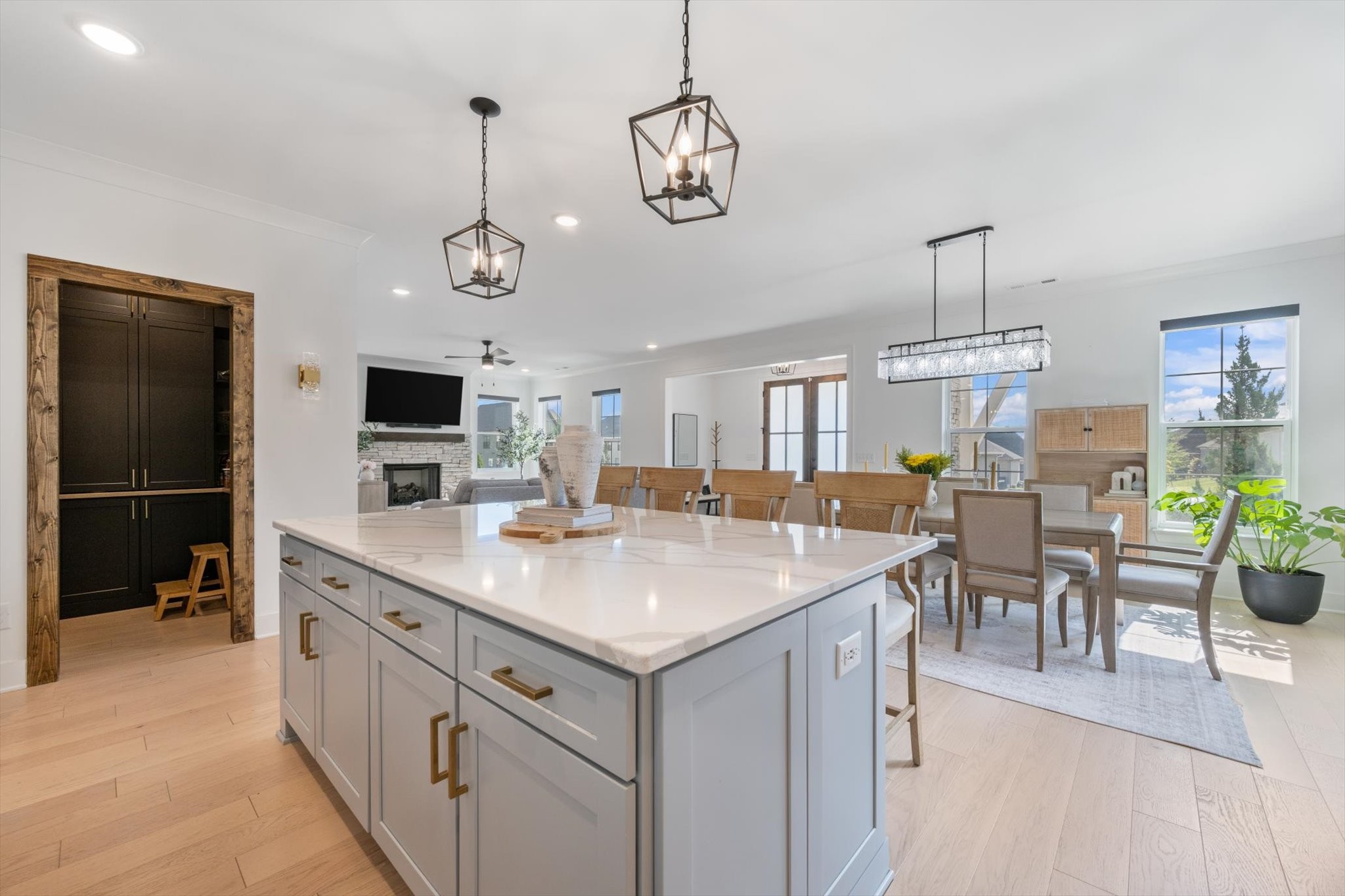 3262 Sassafras Ln