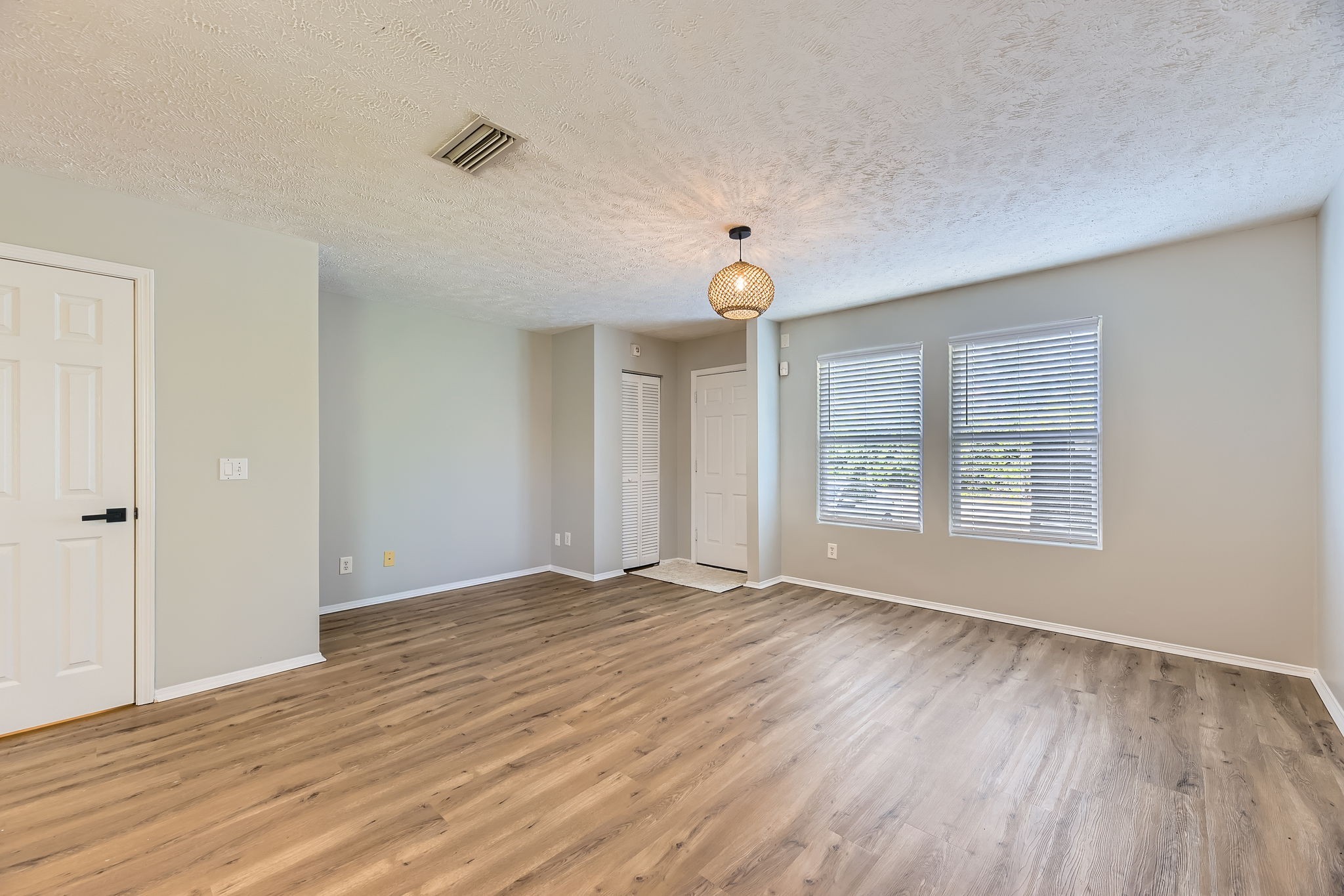 5855 Monroe Xing
