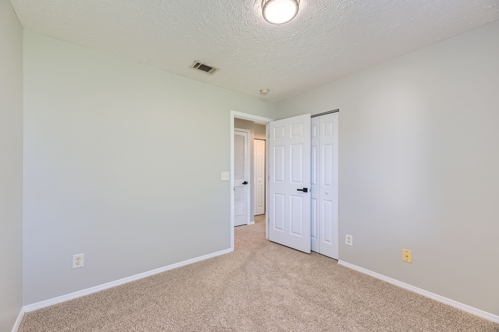 5855 Monroe Xing