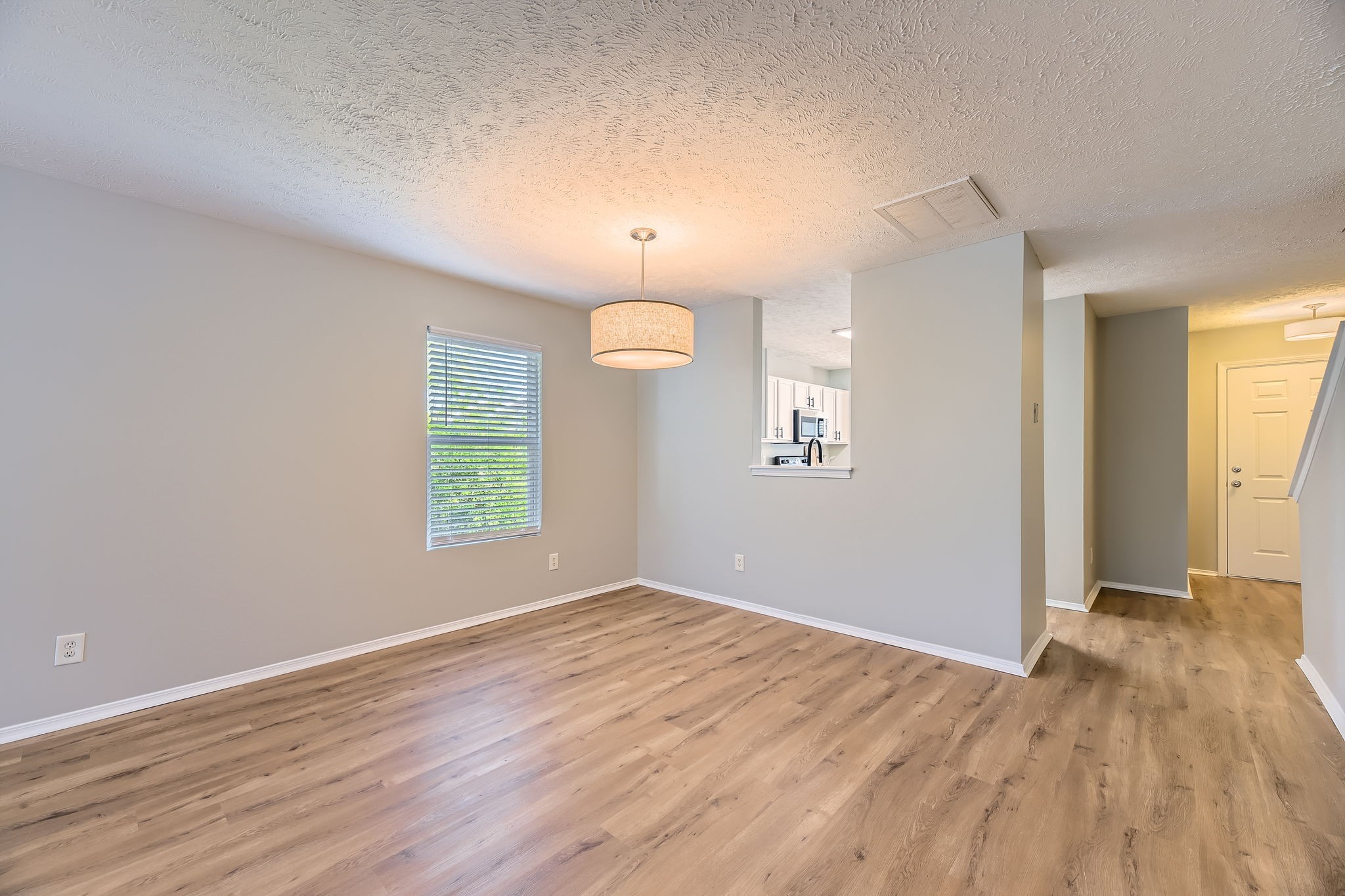 5855 Monroe Xing