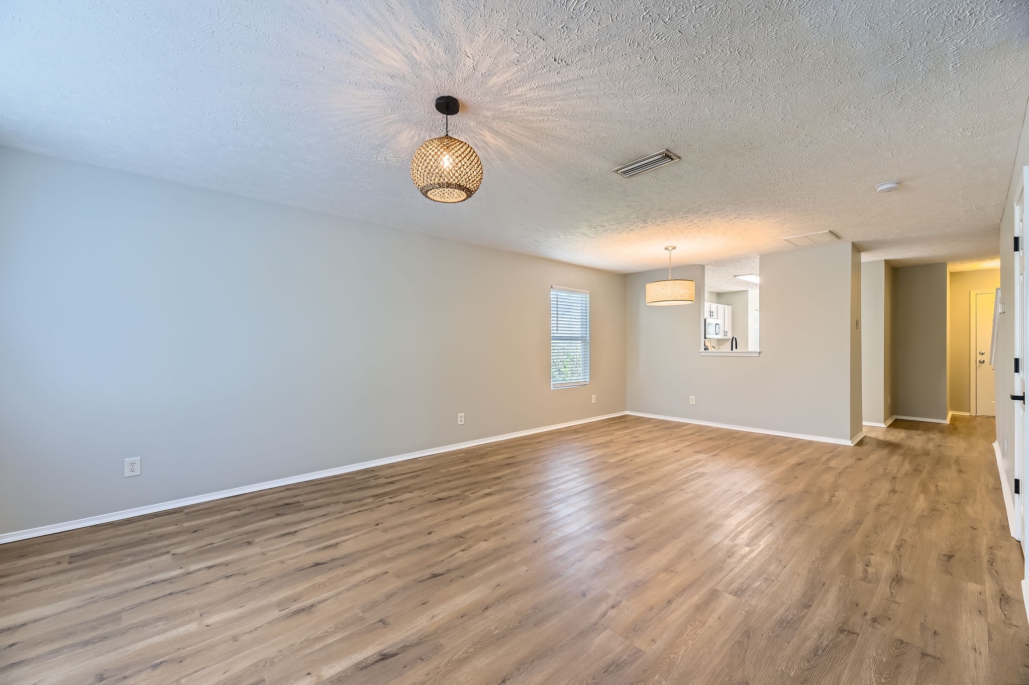 5855 Monroe Xing