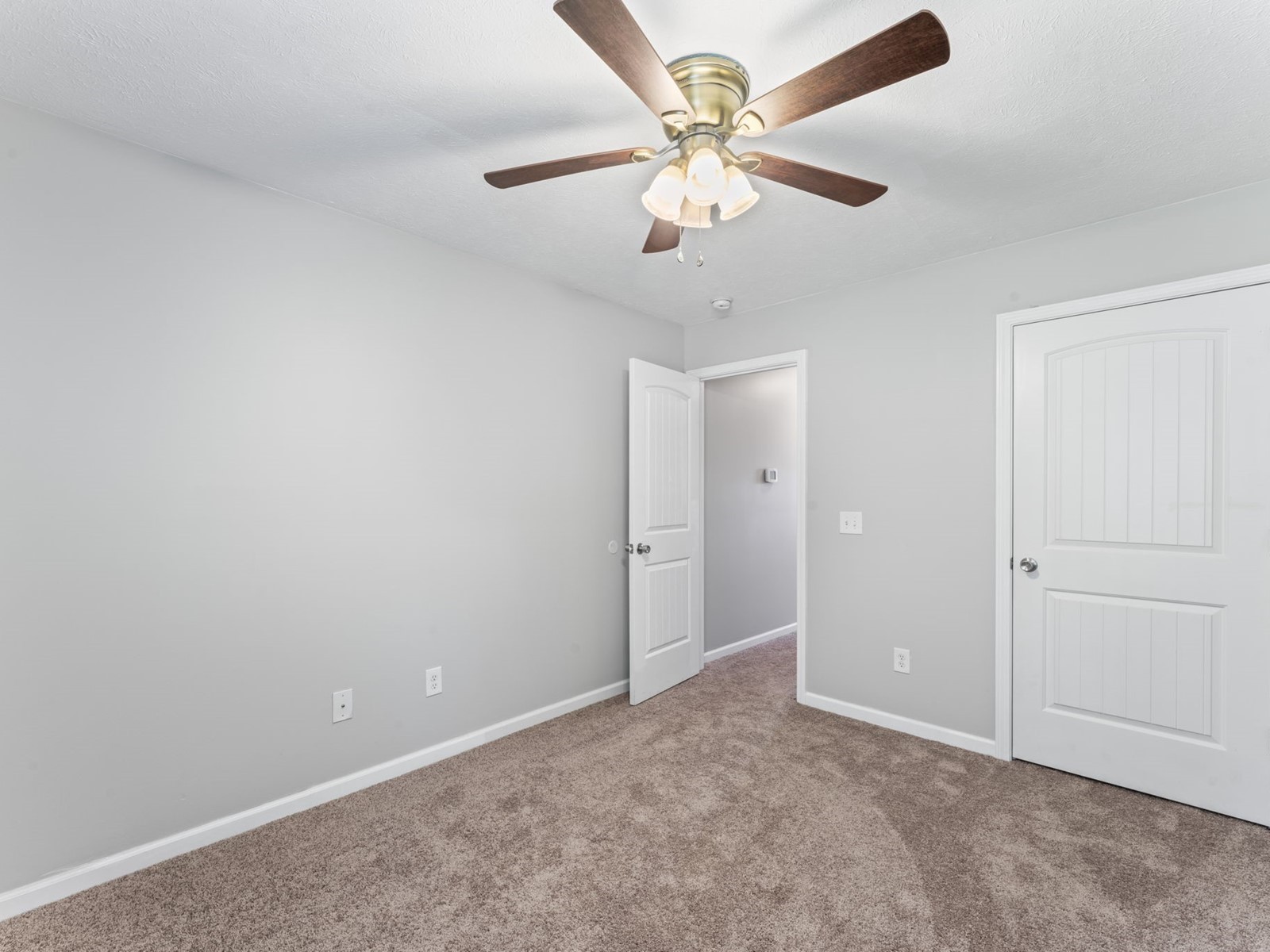 509 Niagra Ln