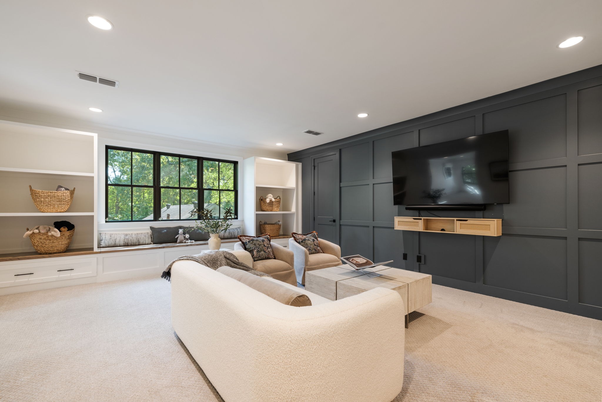 4125 Outer Dr