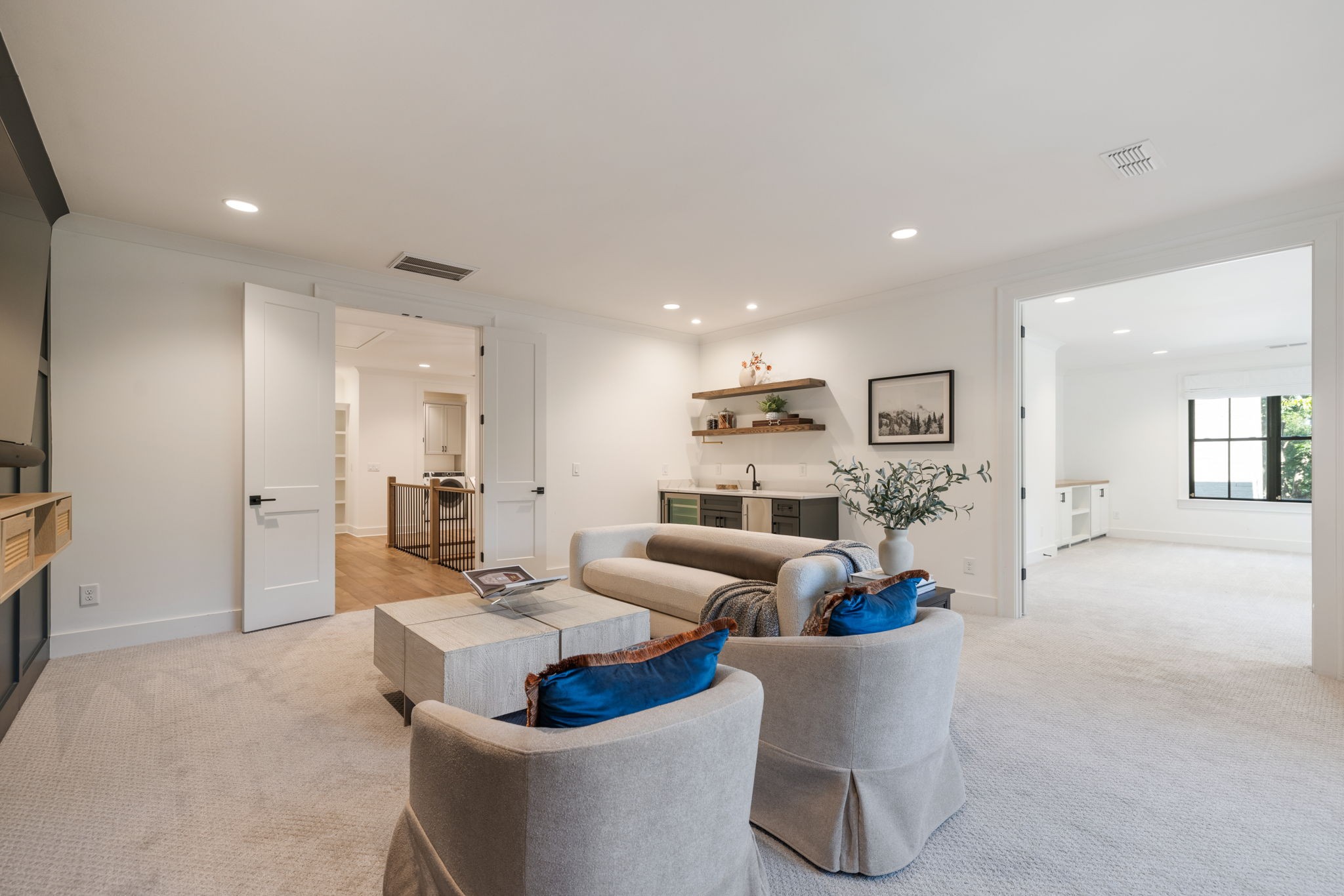 4125 Outer Dr