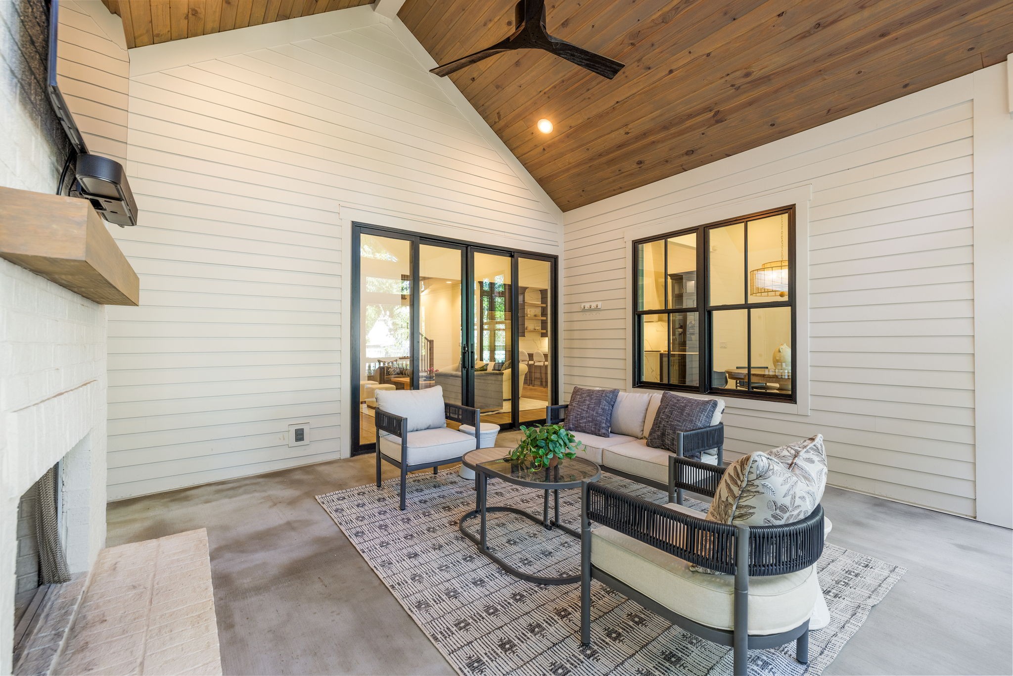 4125 Outer Dr