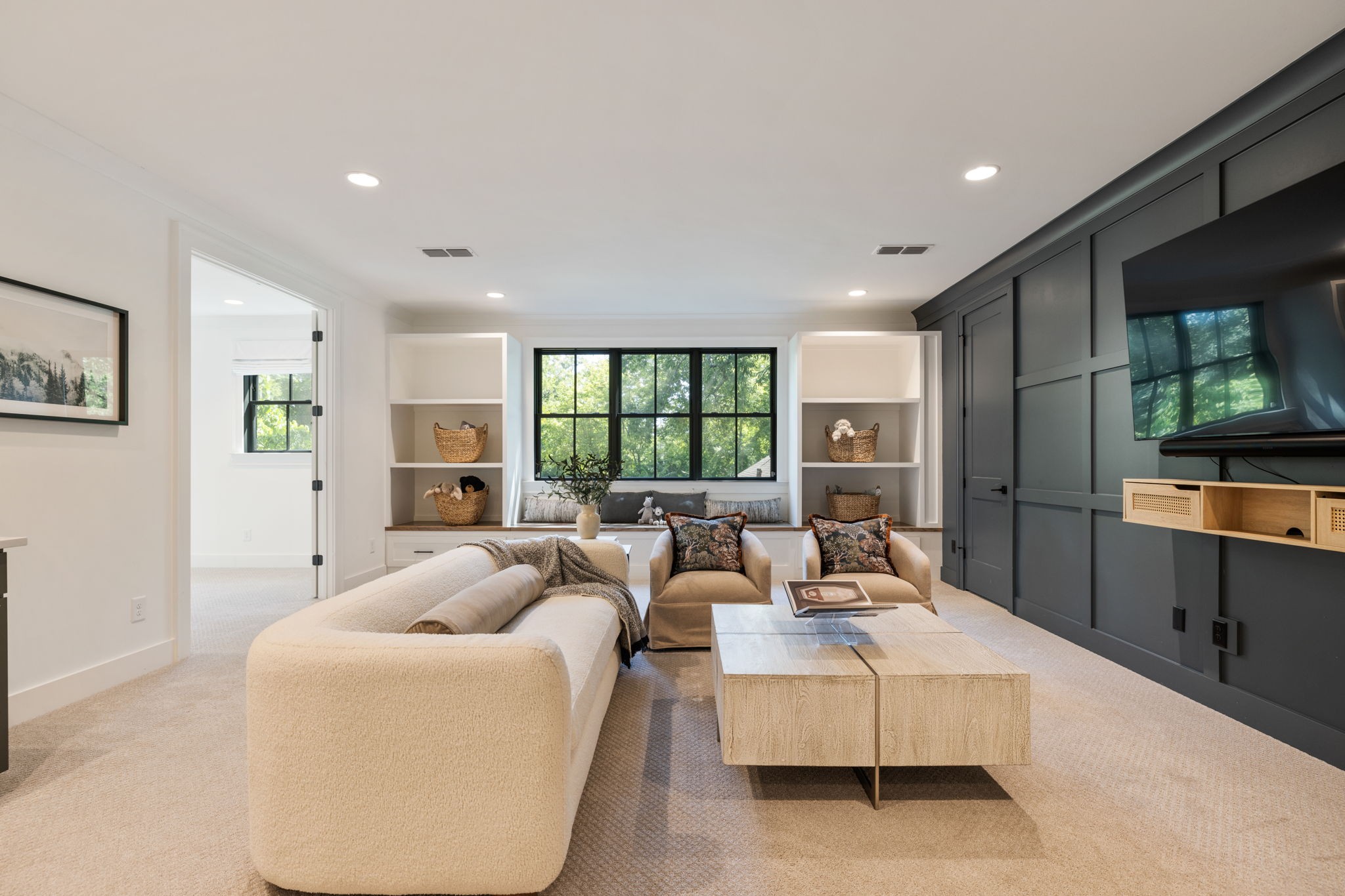 4125 Outer Dr