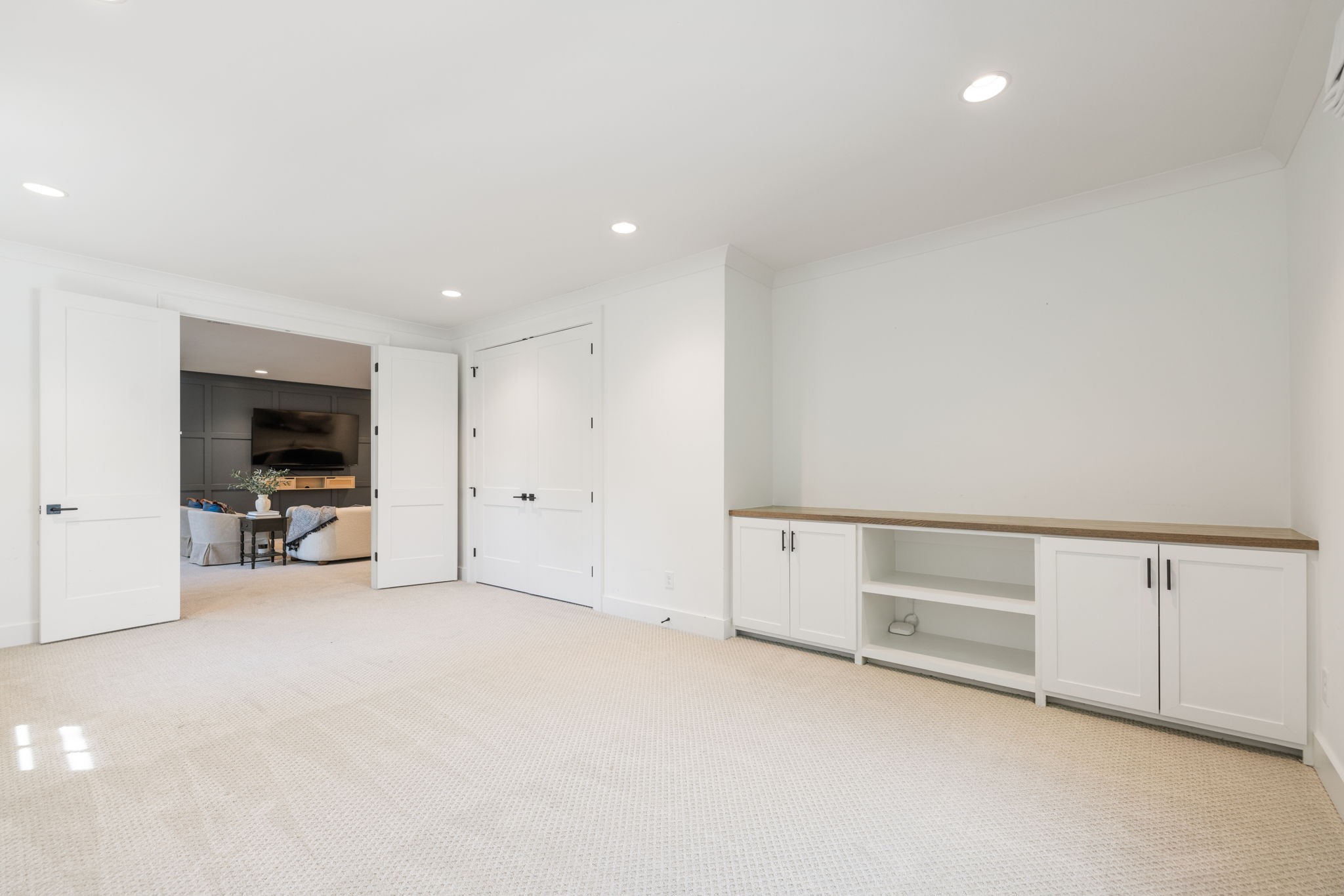 4125 Outer Dr