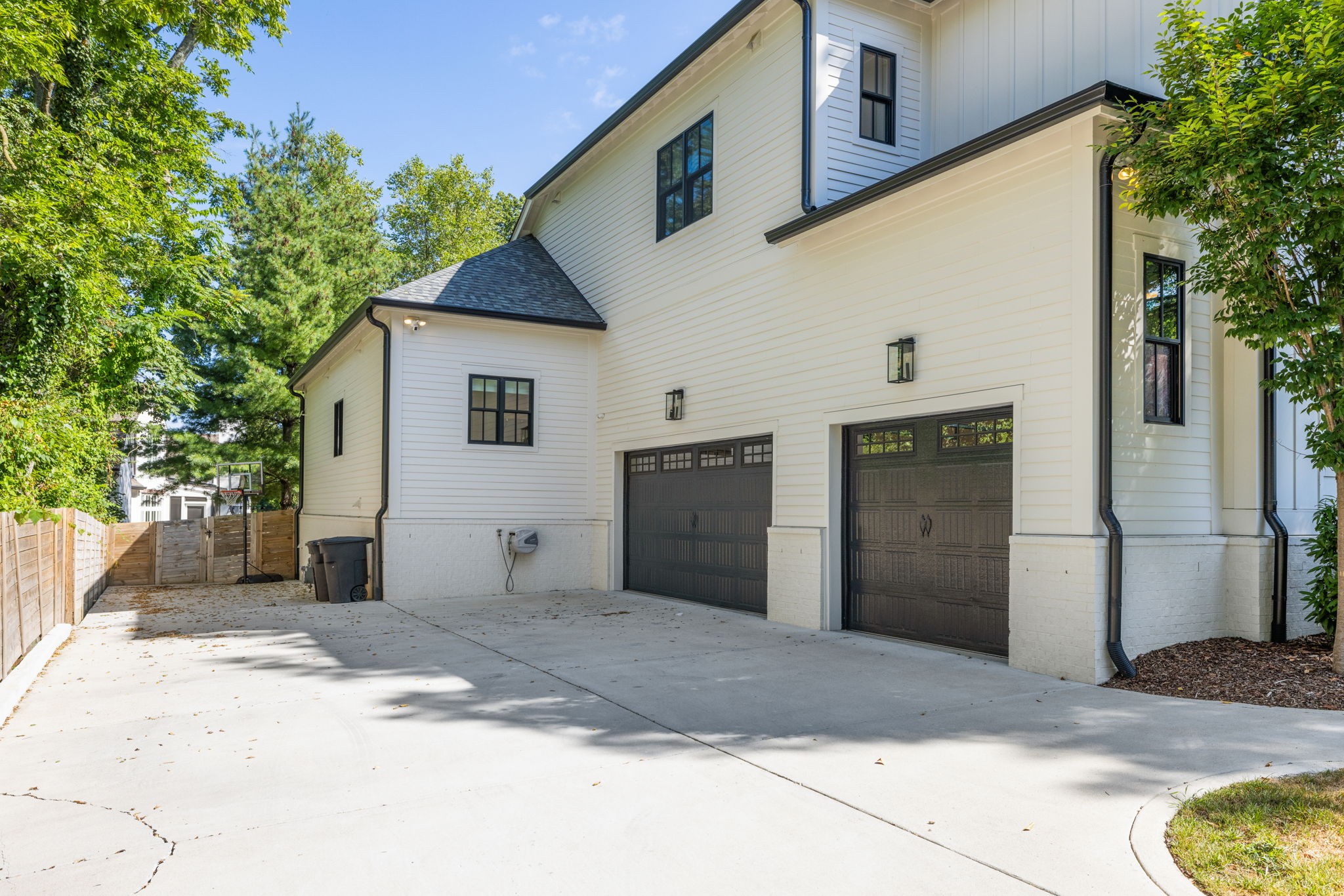 4125 Outer Dr