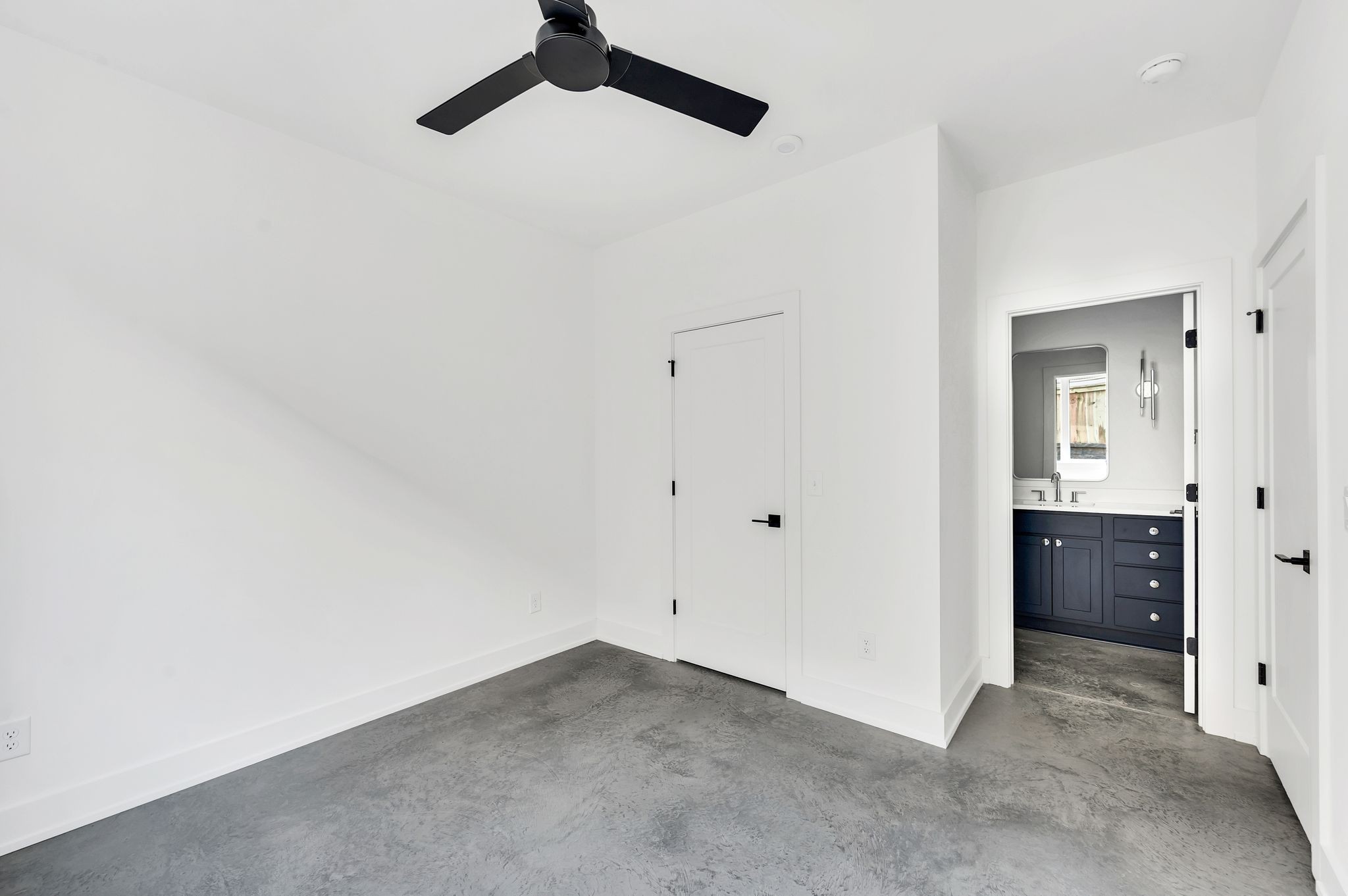 18 Willis St Unit: B