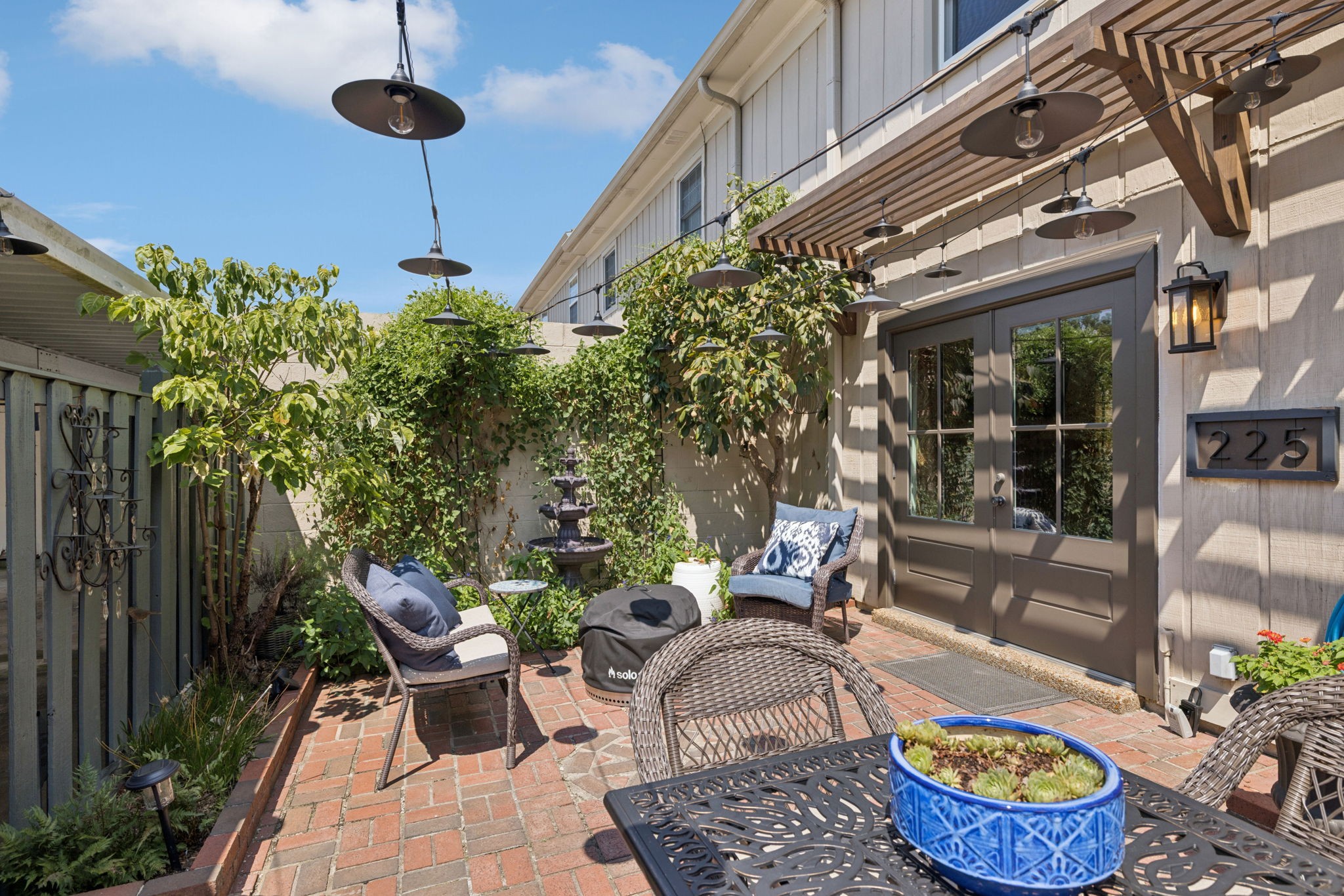 225 Plantation Ct