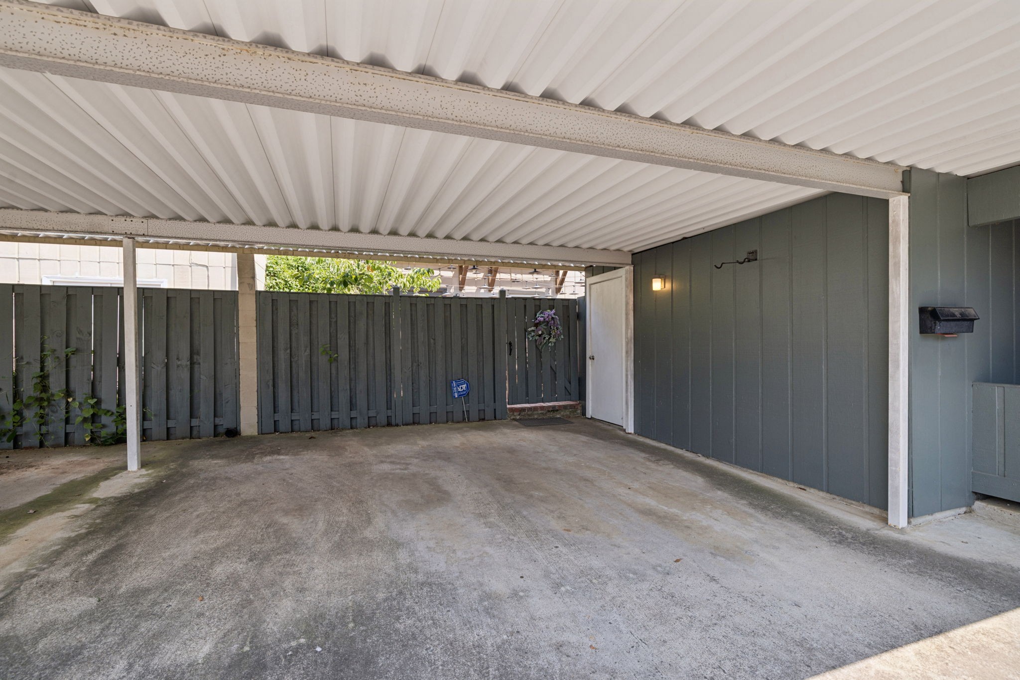 225 Plantation Ct