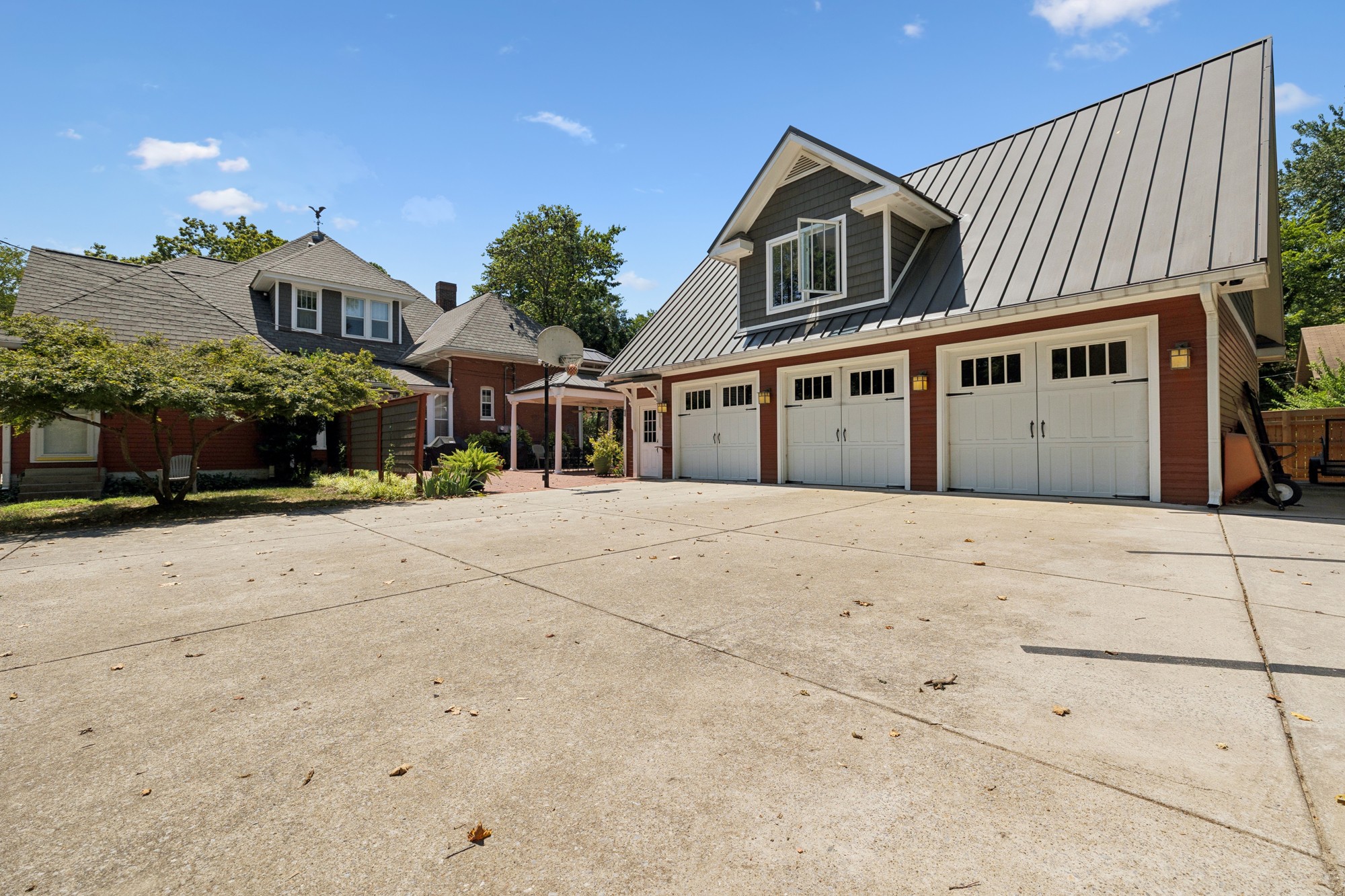 1019 E Main St