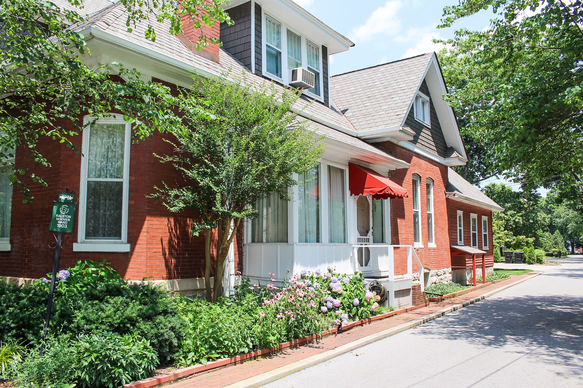 1019 E Main St