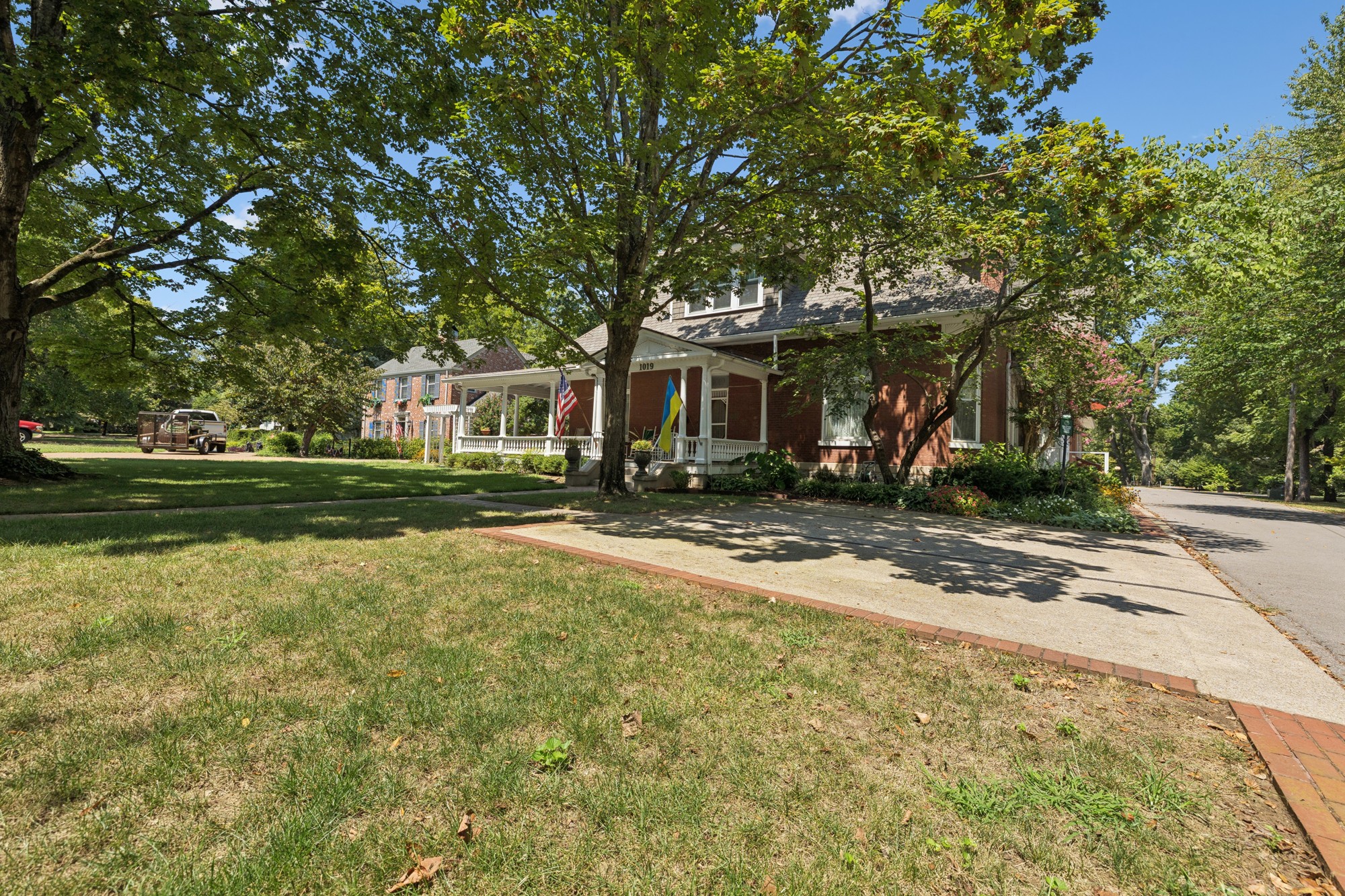 1019 E Main St