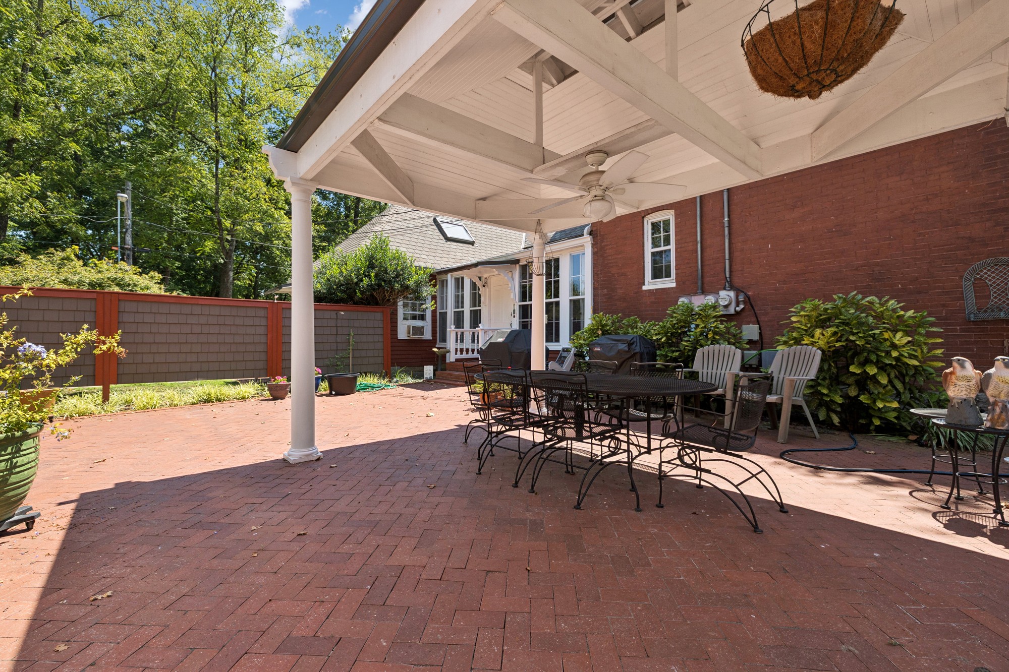 1019 E Main St